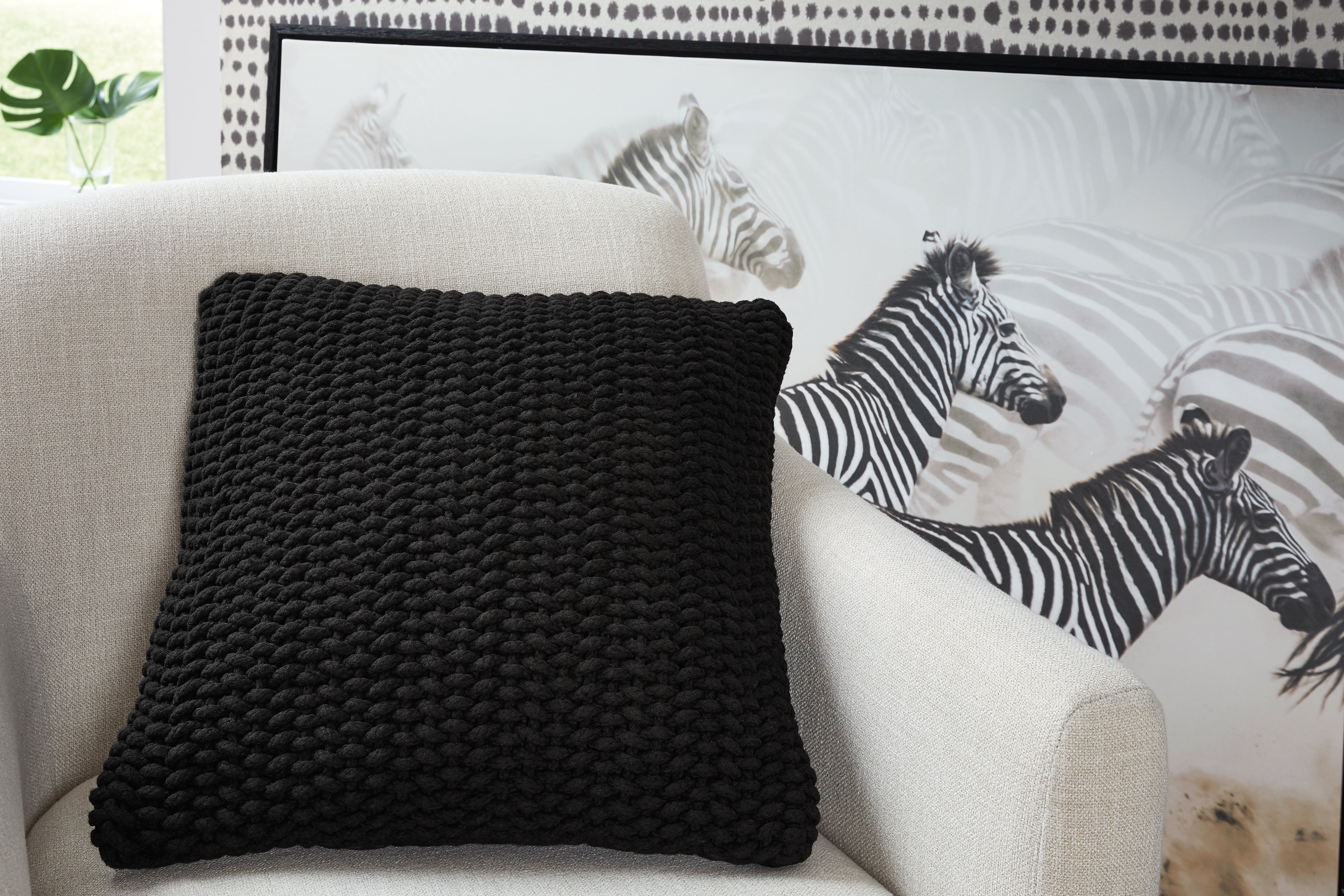 Tampa Furniture Outlet Lutz - Ashley Furniture - Renemore Pillows - Pillow (4/CS) / Black - A1000475