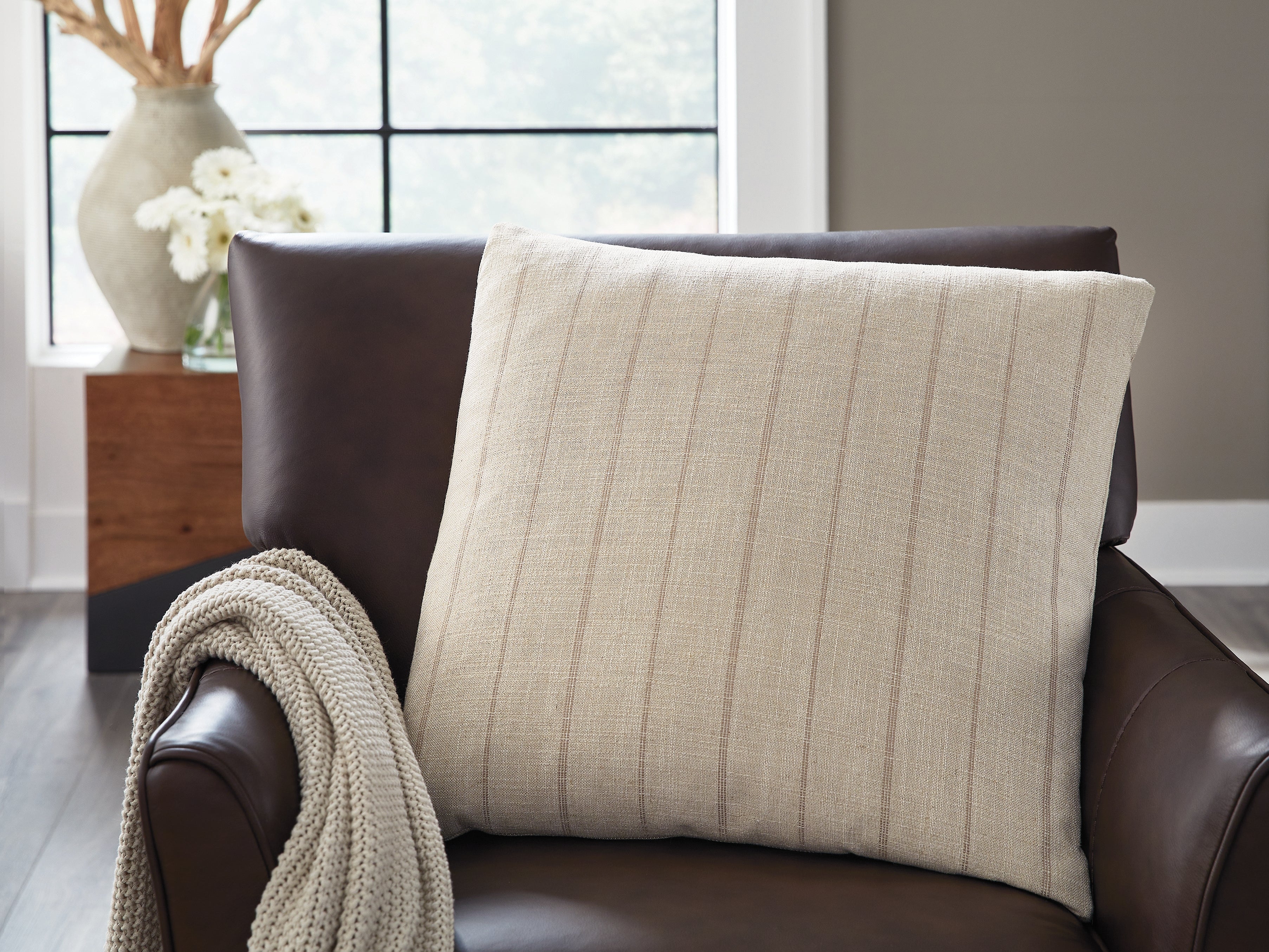 Tampa Furniture Outlet Lutz - Ashley Furniture - Valwick Pillows - Pillow (4/CS) - A1001180