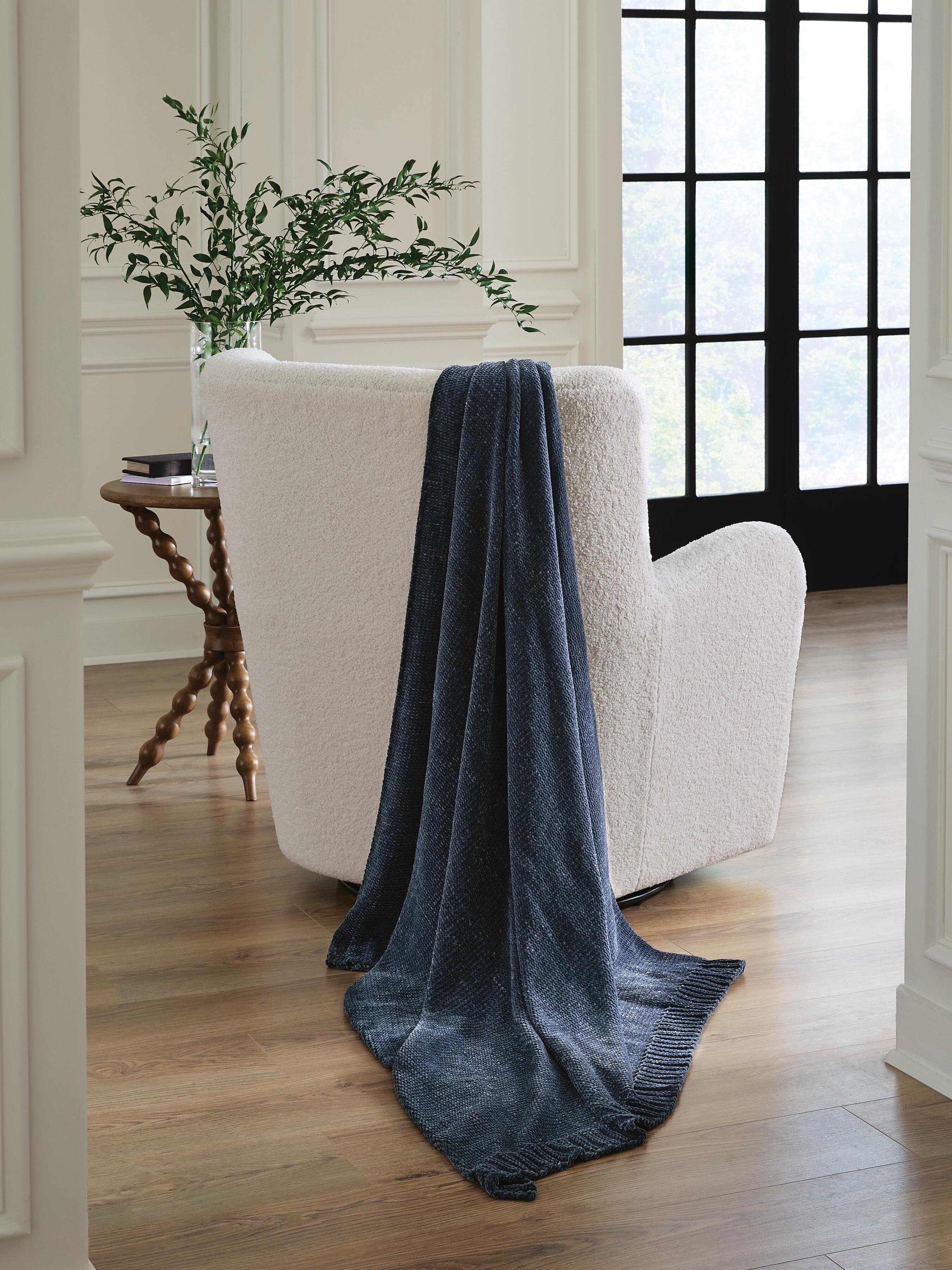 Tampa Furniture Outlet Lutz - Ashley Furniture - Anawood Throw (Set of 3) - Throw (3/CS) - A1001189