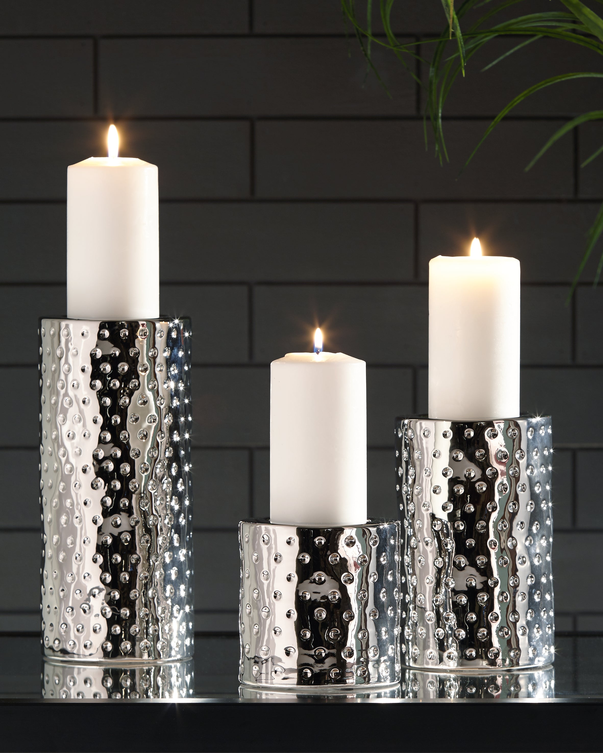 Tampa Furniture Outlet Lutz - Ashley Furniture - Marisa Candle Holder - Candle Holder Set (3/CN) / Silver Finish - A2000460