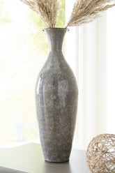 Tampa Furniture Outlet Lutz - Ashley Furniture - Brockwich Vase - Vase - A2000589