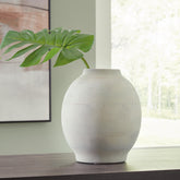 Tampa Furniture Outlet Lutz - Ashley Furniture - Clayson Vase - Vase - A2000654