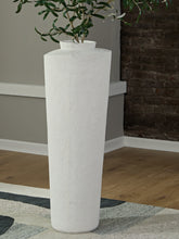 Tampa Furniture Outlet Lutz - Ashley Furniture - Flurinworth Vase - Vase / Cream - A2000769