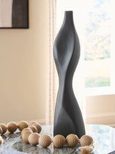 Tampa Furniture Outlet Lutz - Ashley Furniture - Judsen Vase - Vase - A2000836