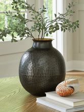Tampa Furniture Outlet Lutz - Ashley Furniture - Woody Vase - Vase - A2000844
