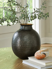 Tampa Furniture Outlet Lutz - Ashley Furniture - Woody Vase - Vase - A2000844