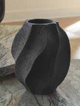 Tampa Furniture Outlet Lutz - Ashley Furniture - Judworth Vase - Vase / Black - A2000875