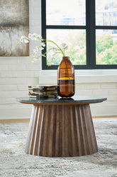 Tampa Furniture Outlet Lutz - Ashley Furniture - Ceilby Accent Coffee Table - Accent Cocktail Table / Black/Brown - A4000601