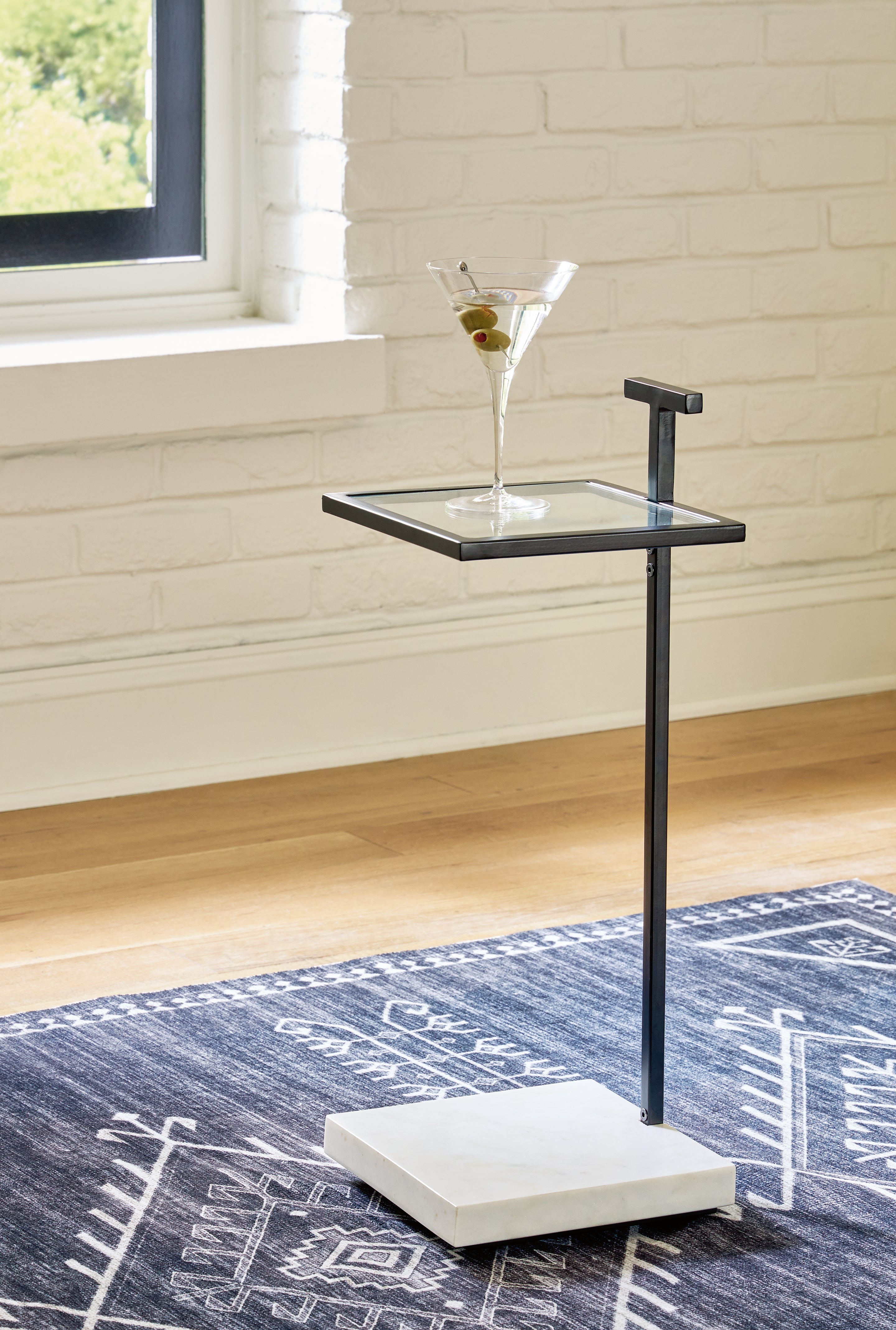 Tampa Furniture Outlet Lutz - Ashley Furniture - Mannill Accent Table - Accent Table / Black/White - A4000630