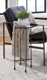 Tampa Furniture Outlet Lutz - Ashley Furniture - Newgoren Accent Table - Accent Table / Clear/Black - A4000631