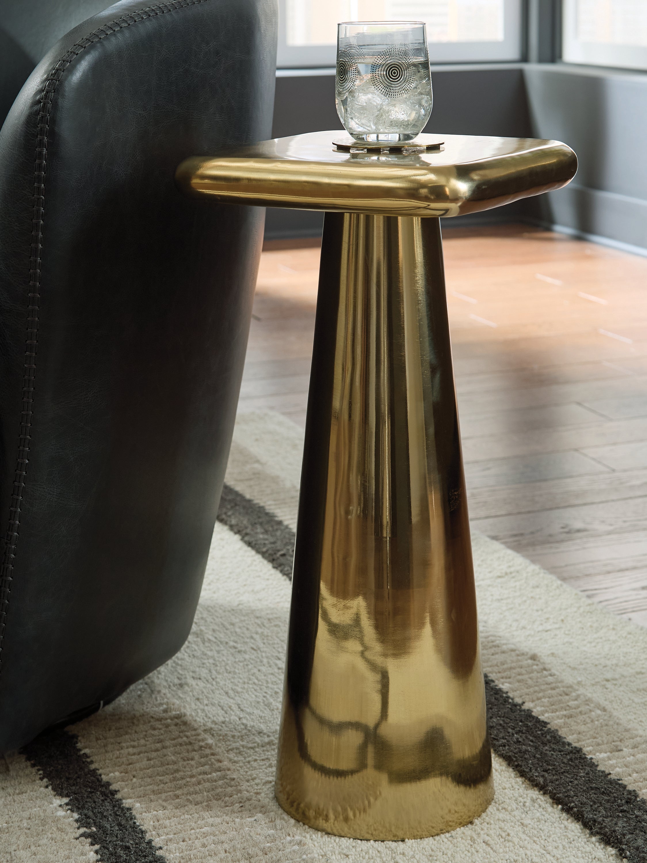 Tampa Furniture Outlet Lutz - Ashley Furniture - Dallenburg Accent Table - Accent Table - A4000717