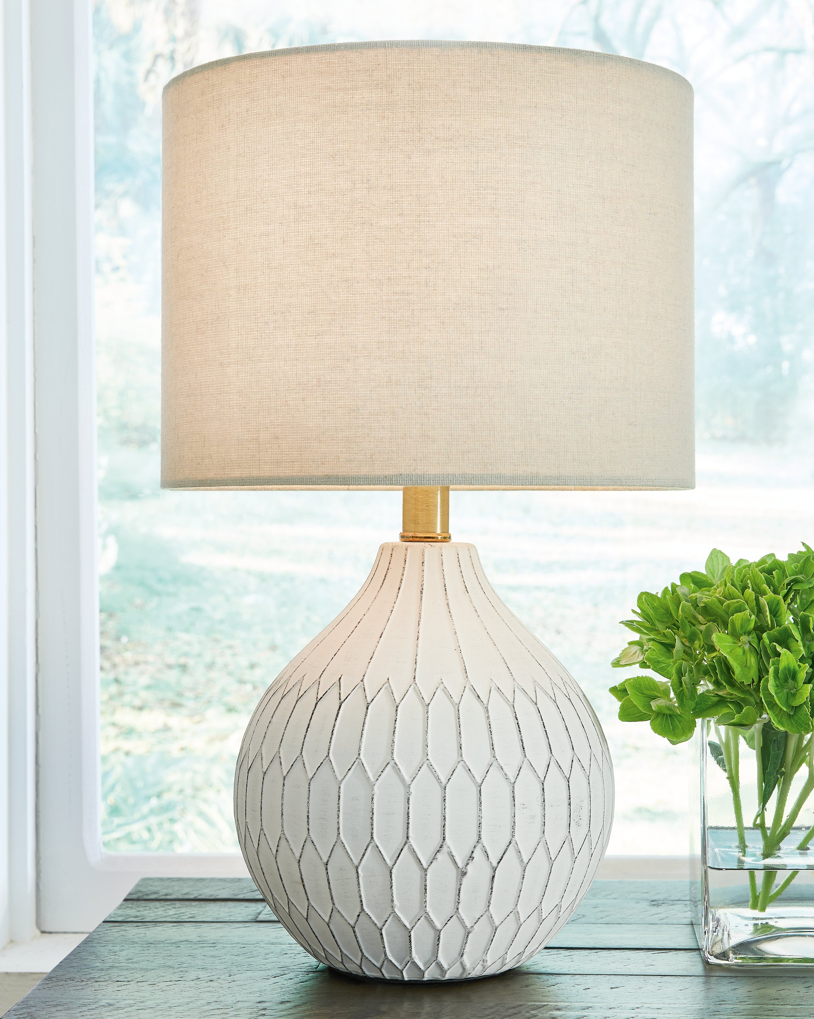 Tampa Furniture Outlet Lutz - Ashley Furniture - Wardmont Lighting - Ceramic Table Lamp (1/CN) / White - L180094