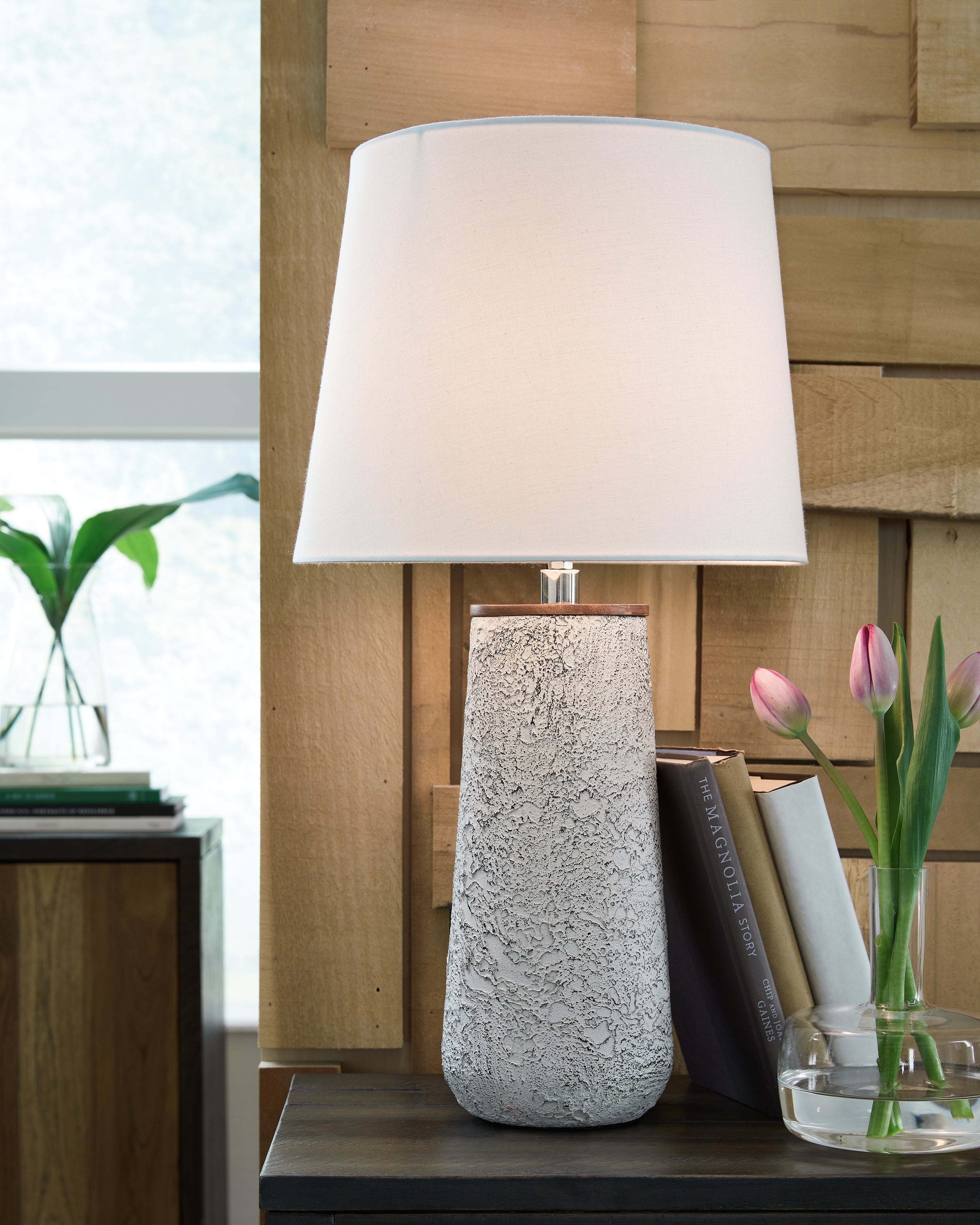 Tampa Furniture Outlet Lutz - Ashley Furniture - Chaston Lighting - Metal Table Lamp (Set of 2) / Antique White - L204464
