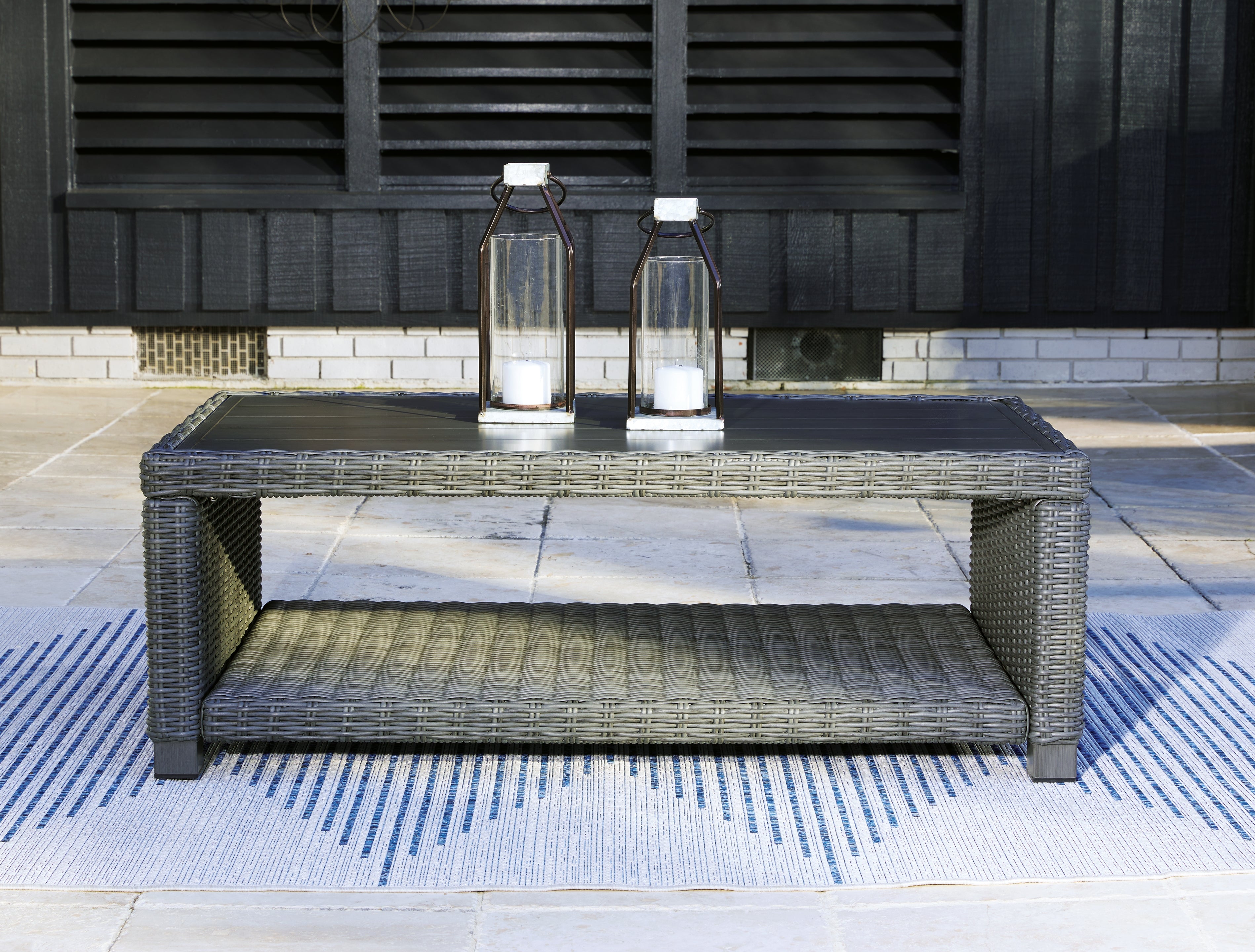 Tampa Furniture Outlet Lutz - Ashley Furniture - Elite Park Outdoor - Rectangular Cocktail Table / Gray - P518-701