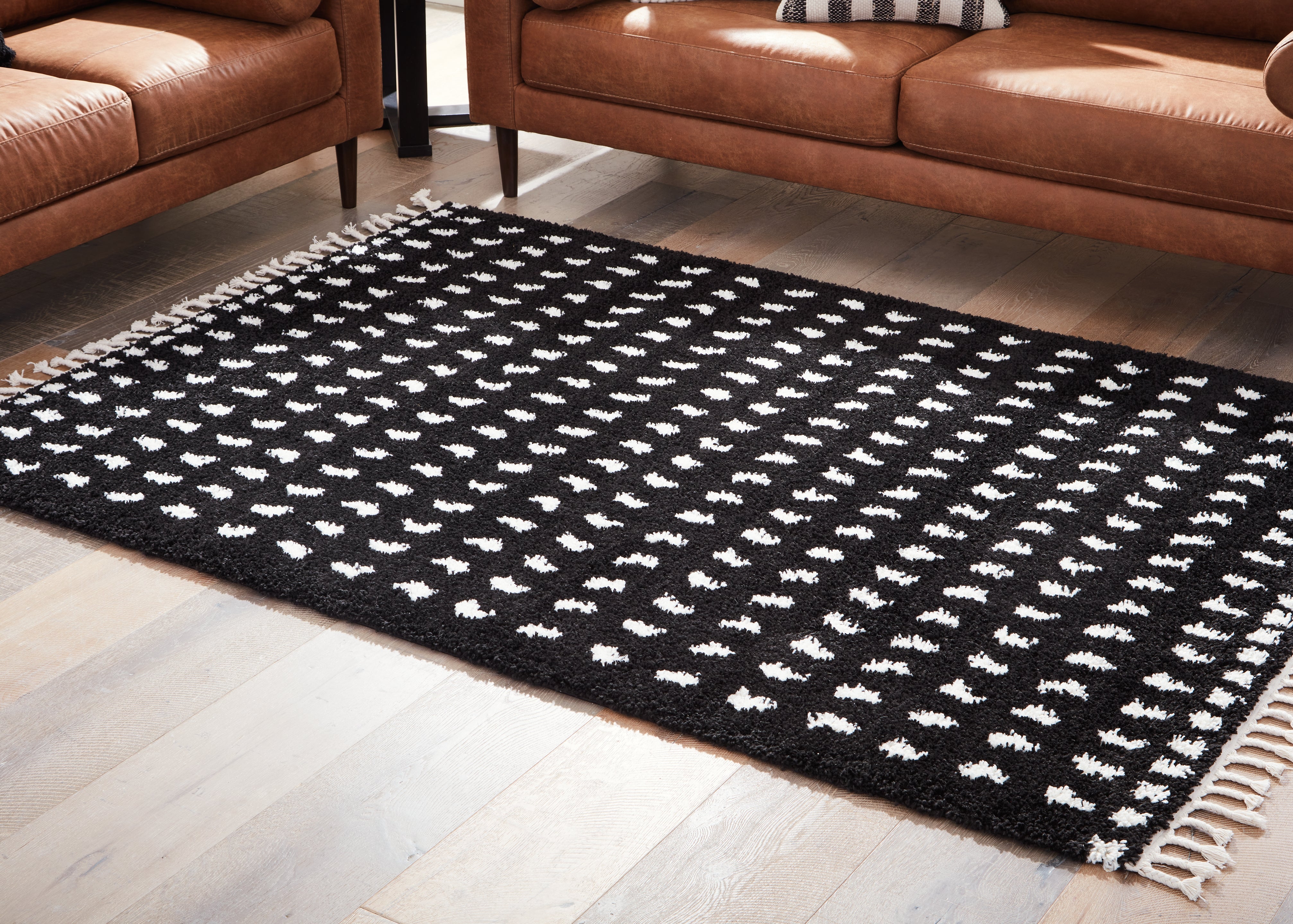 Tampa Furniture Outlet Lutz - Ashley Furniture - Minston Rug - 8' x 10' Rug / Black/White - R405951