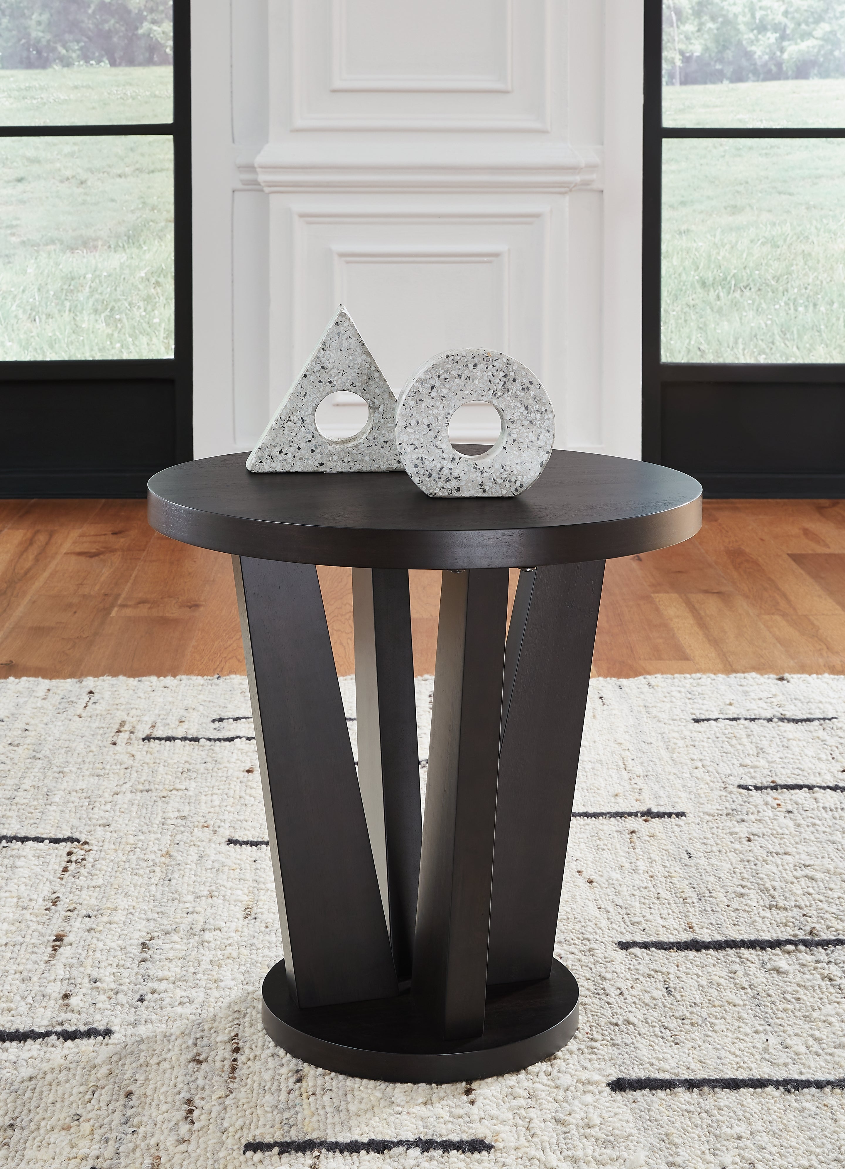 Tampa Furniture Outlet Lutz - Ashley Furniture - Chasinfield End Table - Round End Table / Dark Brown - T458-6