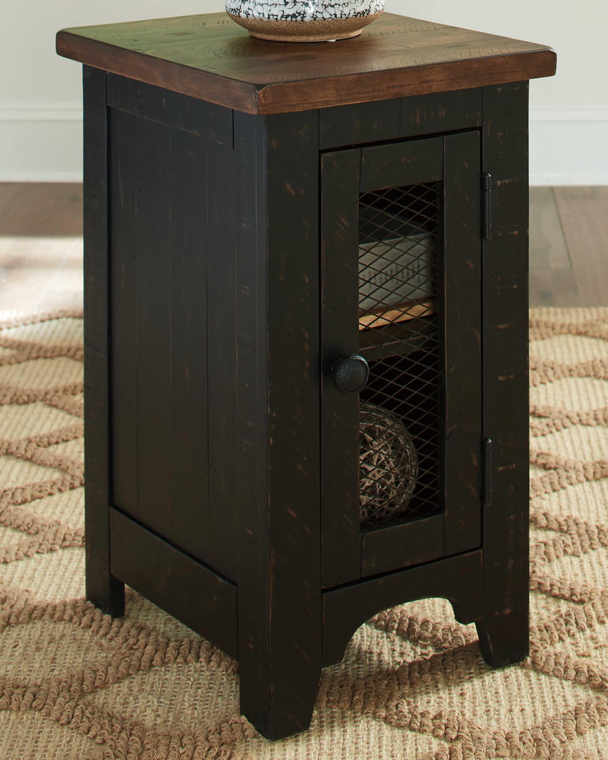 Tampa Furniture Outlet Lutz - Ashley Furniture - Valebeck Chairside End Table - Chair Side End Table / Black/Brown - T468-7