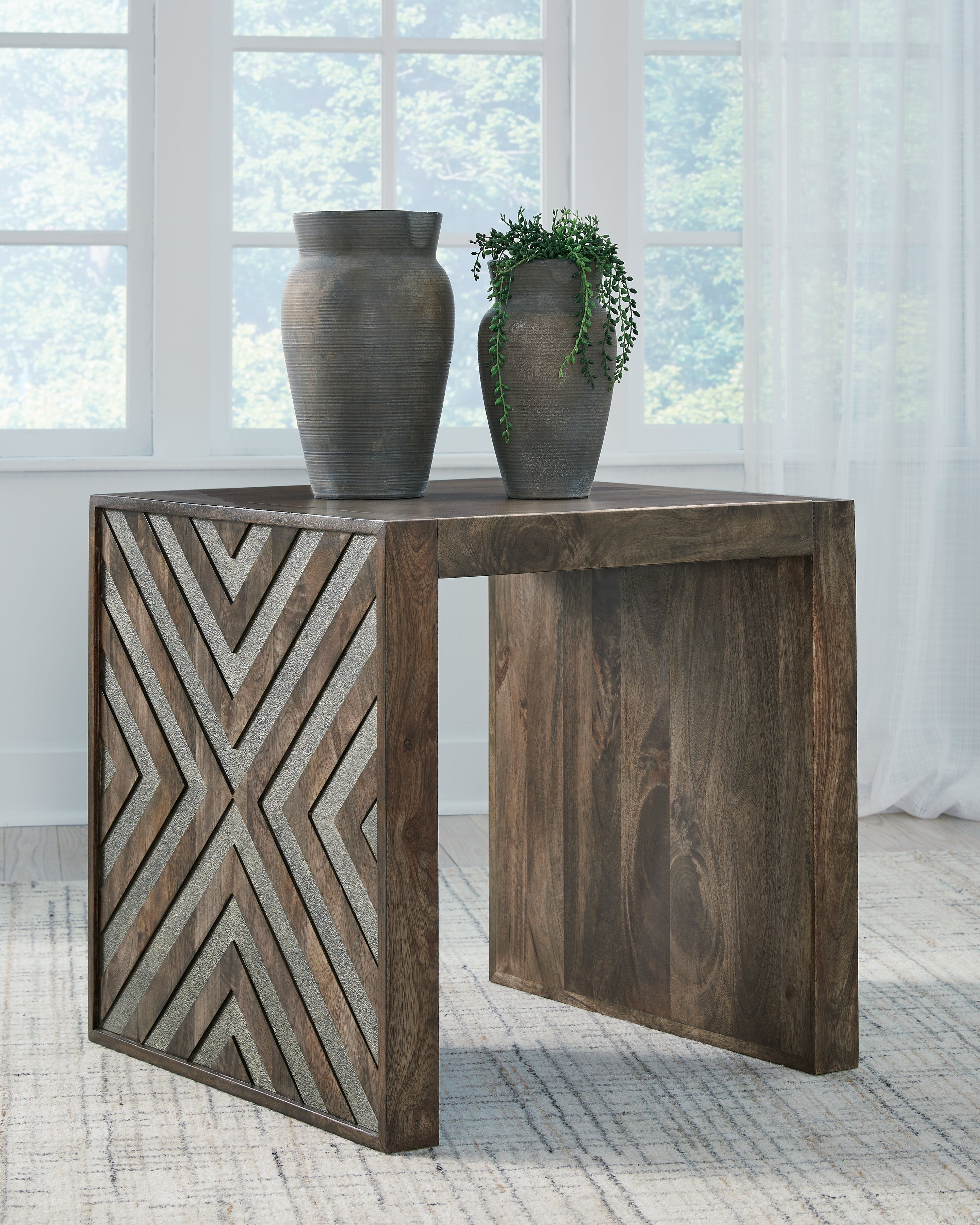 Tampa Furniture Outlet Lutz - Ashley Furniture - Dreggan End Table - Square End Table / Brown - T567-2