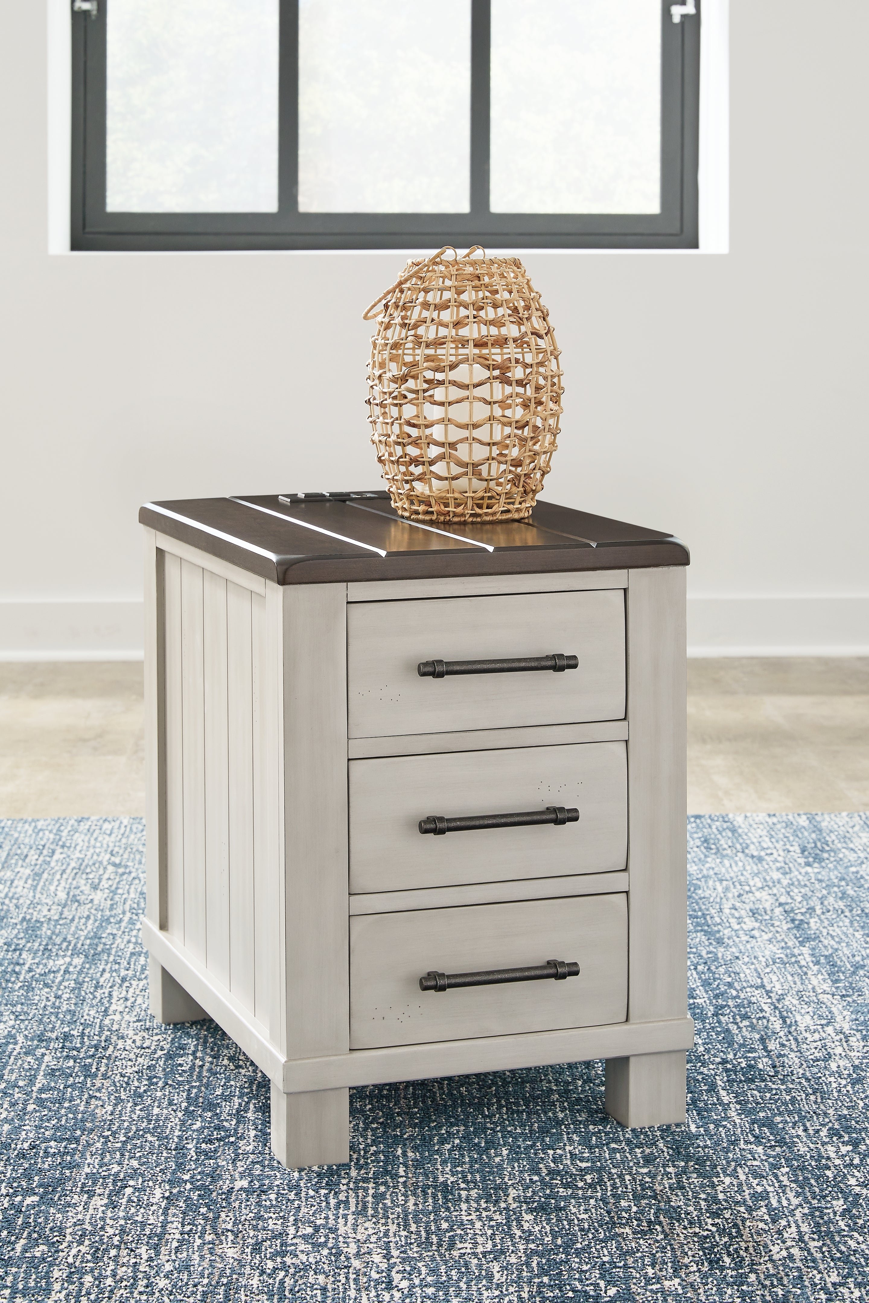 Tampa Furniture Outlet Lutz - Ashley Furniture - Darborn Chairside End Table - Chair Side End Table / Gray/Brown - T796-7