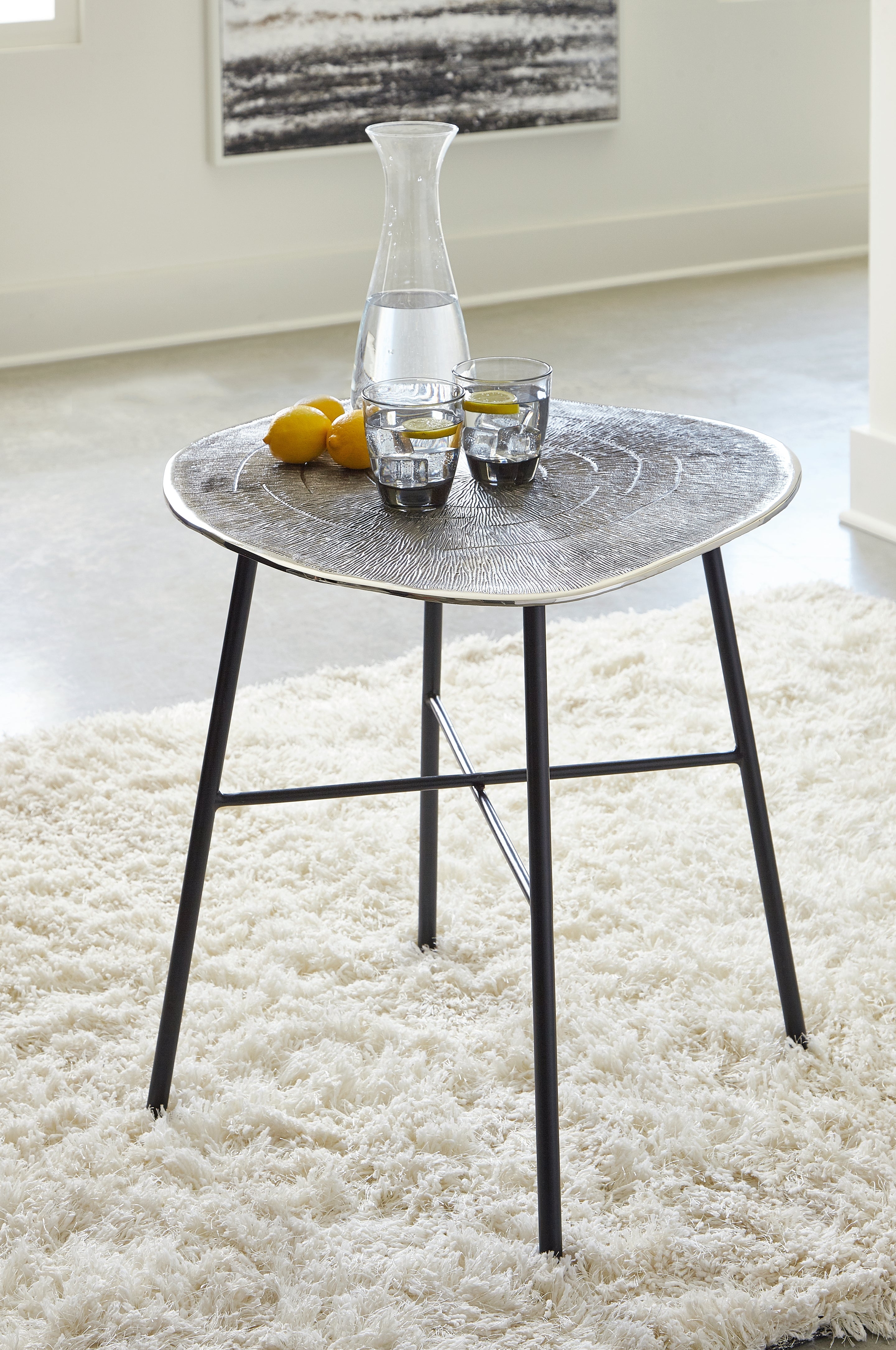 Tampa Furniture Outlet Lutz - Ashley Furniture - Laverford End Table - Round End Table / Chrome/Black - T836-6