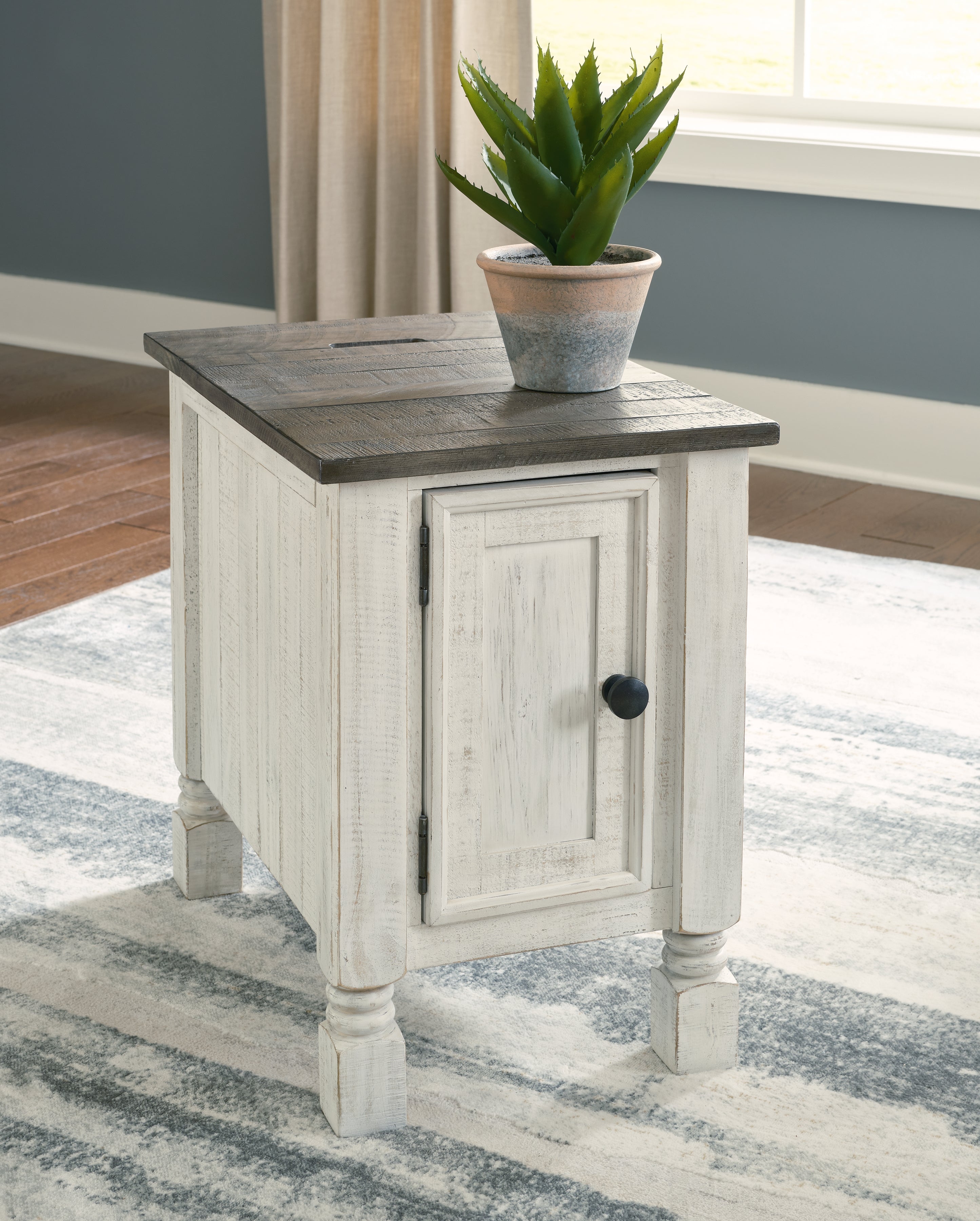 Tampa Furniture Outlet Lutz - Ashley Furniture - Havalance Chairside End Table - Chair Side End Table / White/Gray - T994-7