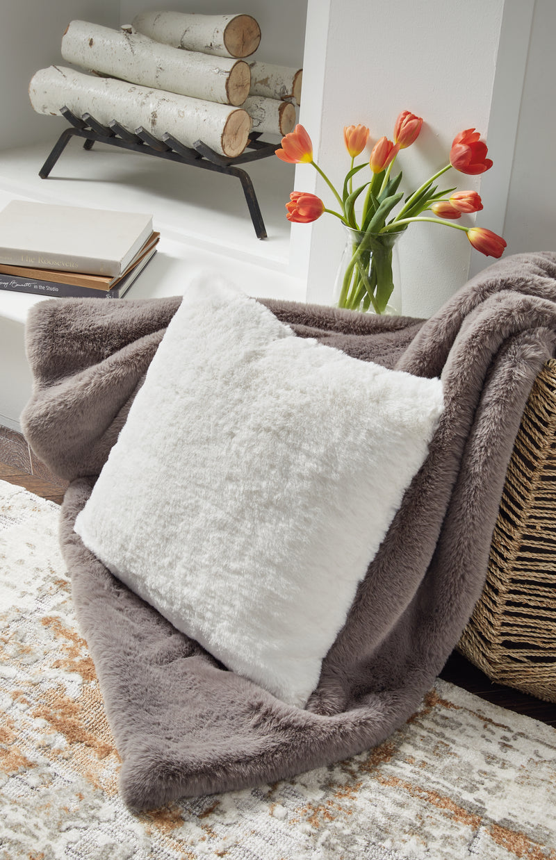 Tampa Furniture Outlet Lutz - Ashley Furniture - Gariland Pillows - Pillow / White - A1000863P