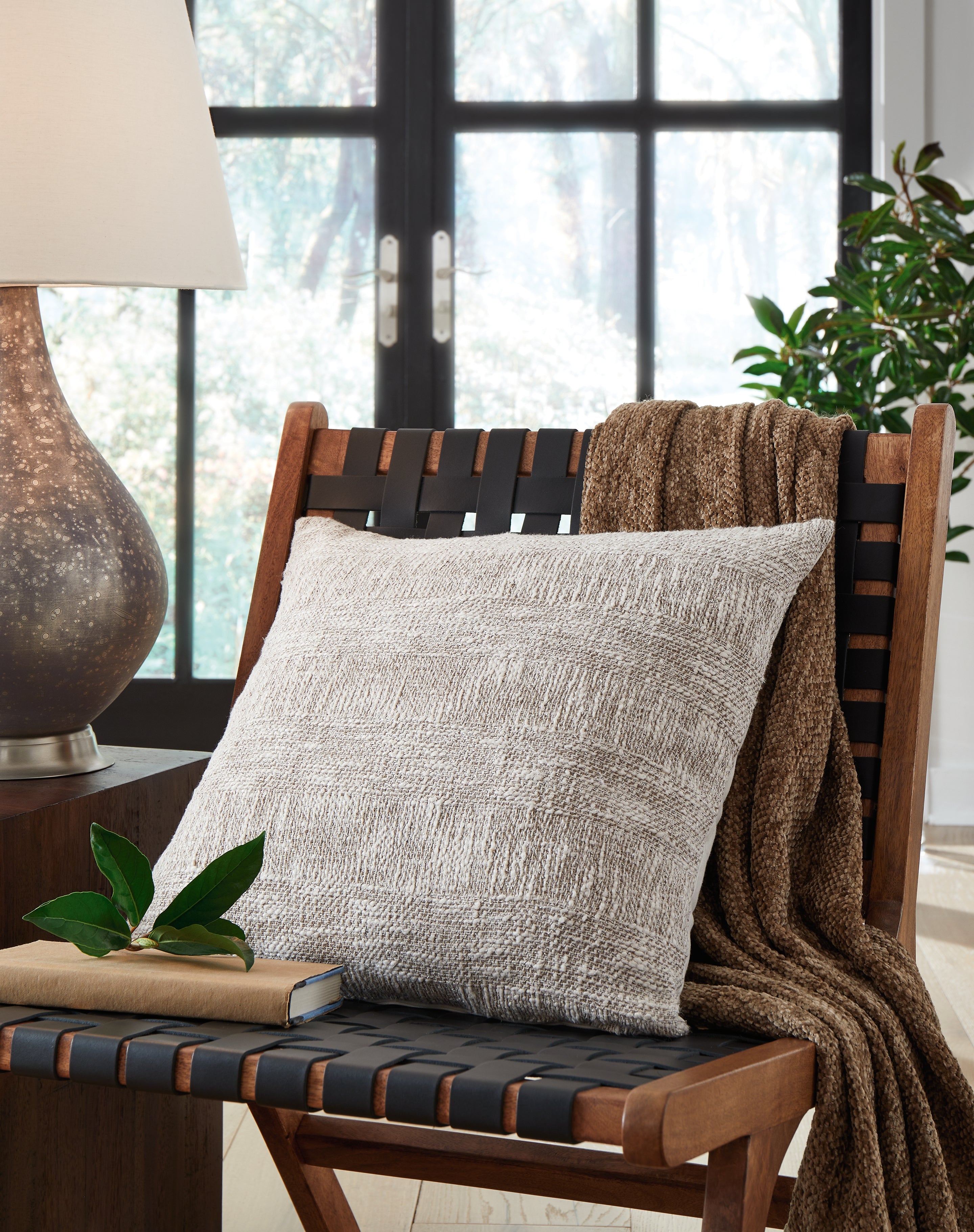 Tampa Furniture Outlet Lutz - Ashley Furniture - Carddon Pillows - Pillow (4/CS) / Brown/White - A1000971