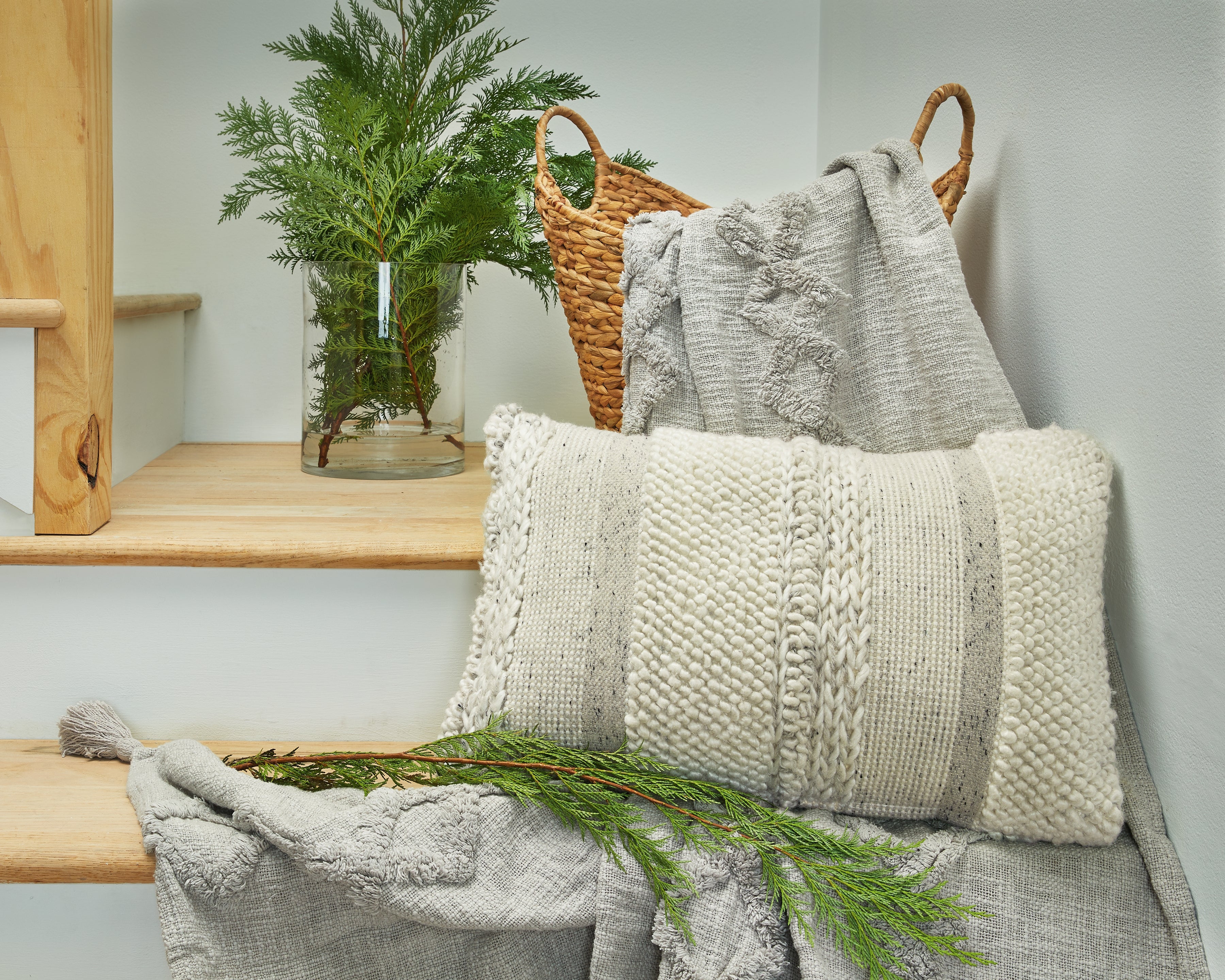 Tampa Furniture Outlet Lutz - Ashley Furniture - Standon Pillows - Pillow / Gray/White - A1001005P