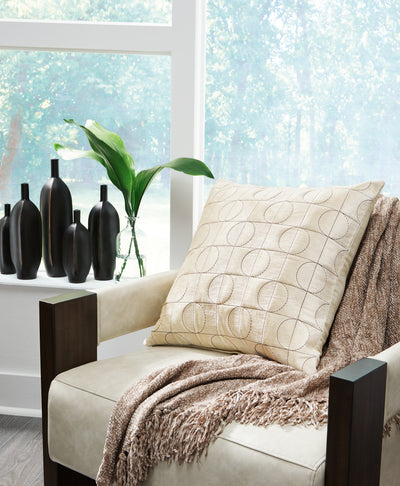 Tampa Furniture Outlet Lutz - Ashley Furniture - Kydner Pillows - Pillow (4/CS) / White/Black - A1001107