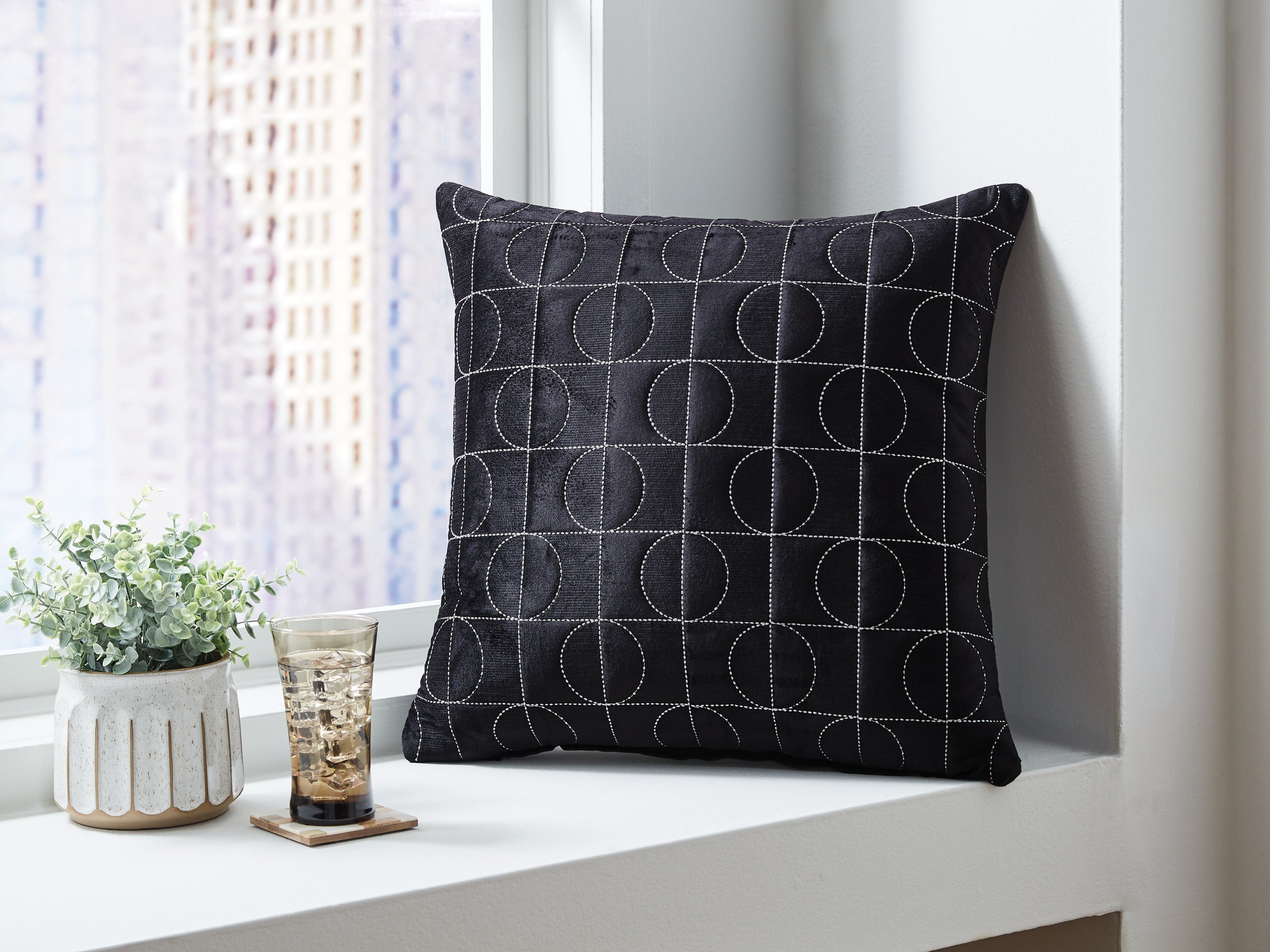 Tampa Furniture Outlet Lutz - Ashley Furniture - Kydner Pillows - Pillow (4/CS) / Black/Silver - A1001108