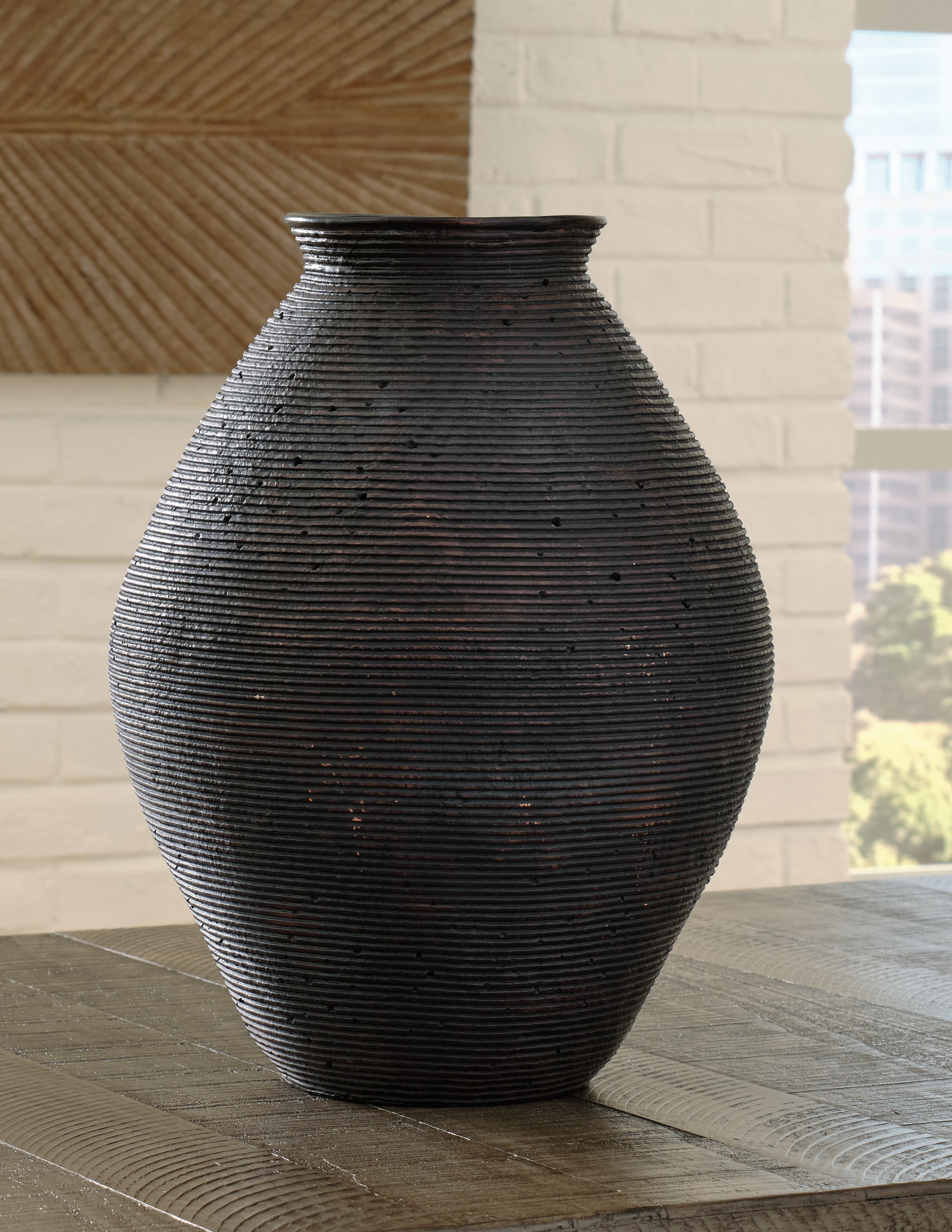 Tampa Furniture Outlet Lutz - Ashley Furniture - Hannela Vase - Vase / Antique Brown - A2000512
