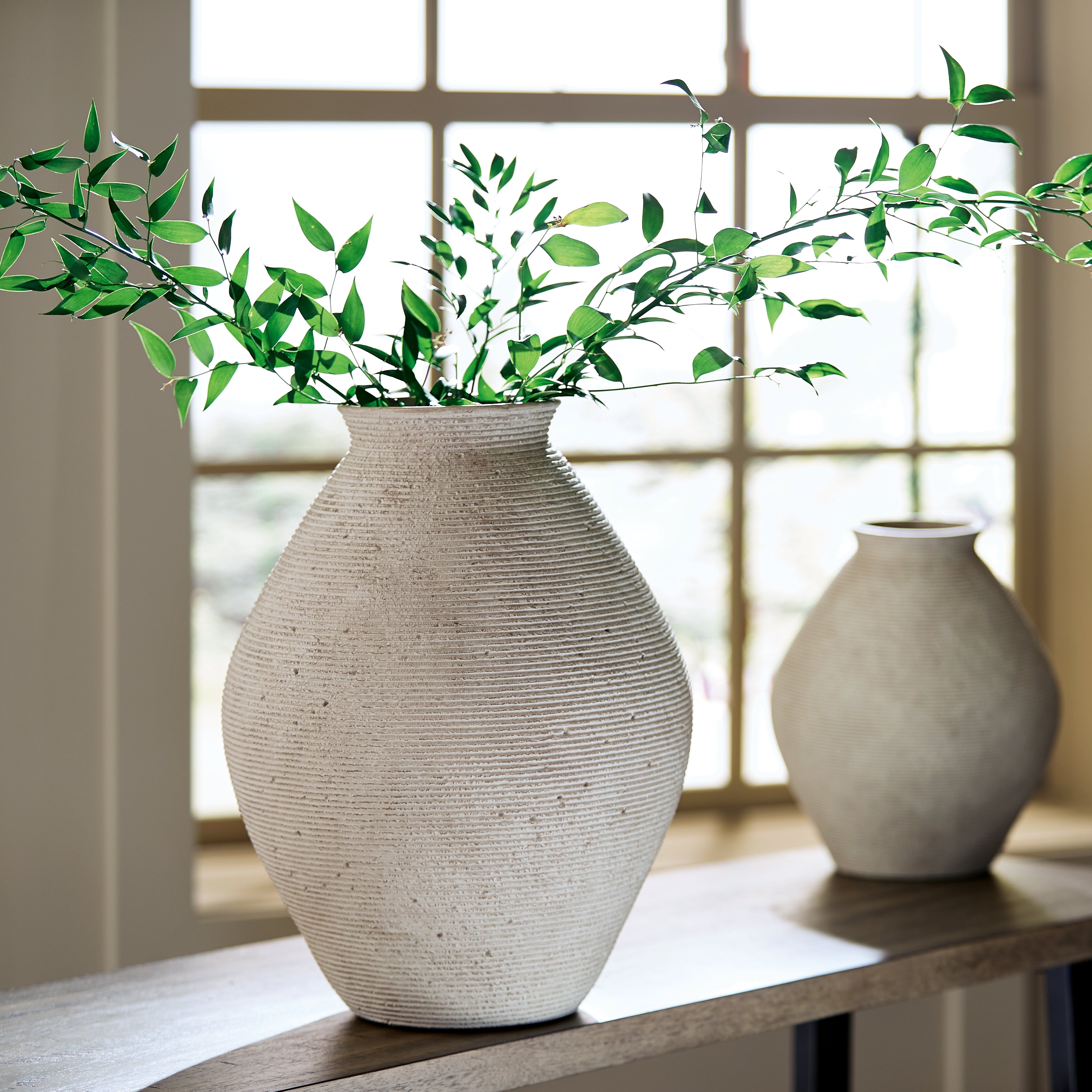 Tampa Furniture Outlet Lutz - Ashley Furniture - Hannela Vase - Vase / Antique Tan - A2000514