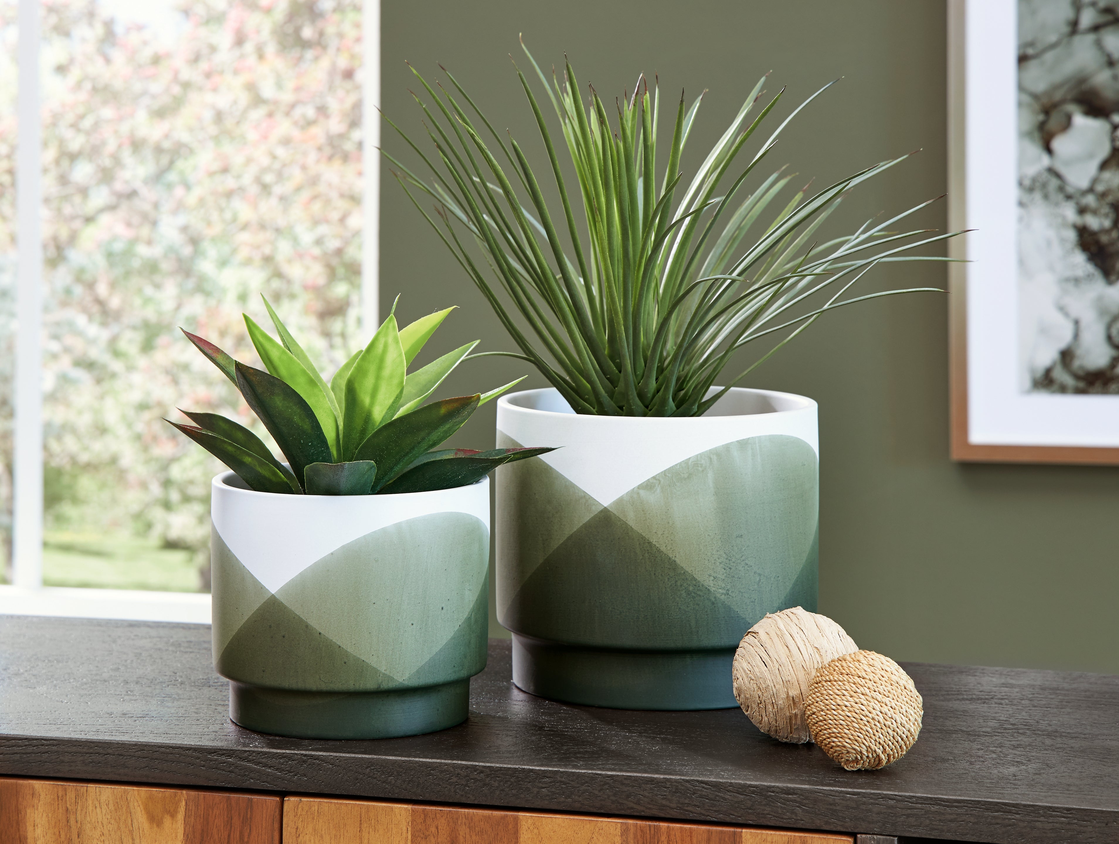 Tampa Furniture Outlet Lutz - Ashley Furniture - Ardenridge Planter (Set of 2) - Planter Set (Set of 2) / Green/White - A2000579