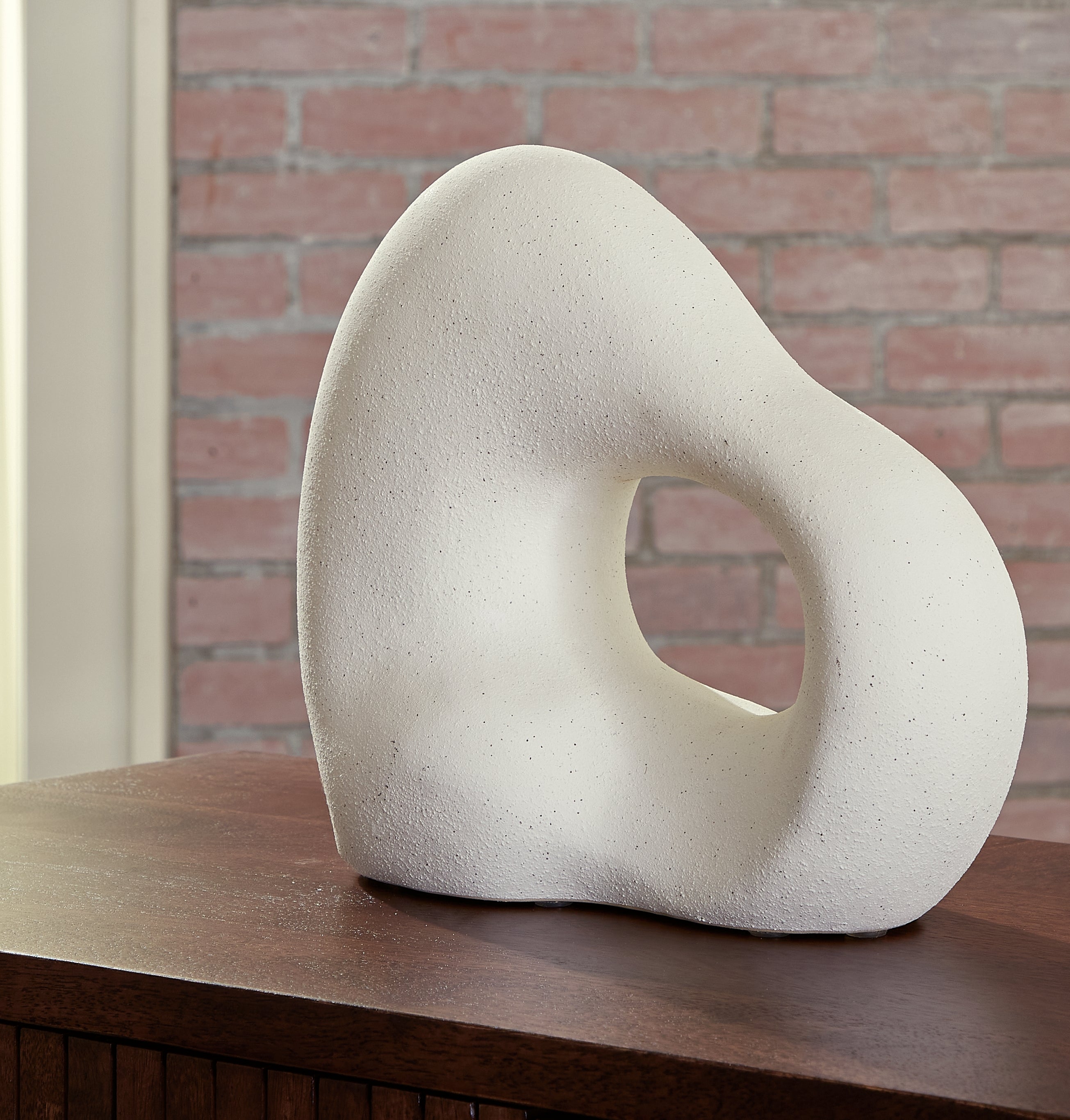 Tampa Furniture Outlet Lutz - Ashley Furniture - Arthrow Sculpture - Sculpture / Off White - A2000649