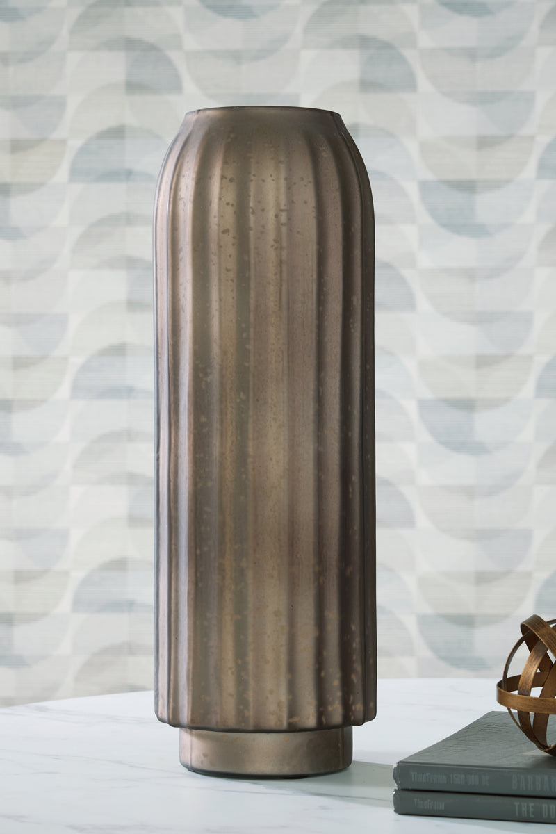 Tampa Furniture Outlet Lutz - Ashley Furniture - Briarcott Vase - Vase - A2000705