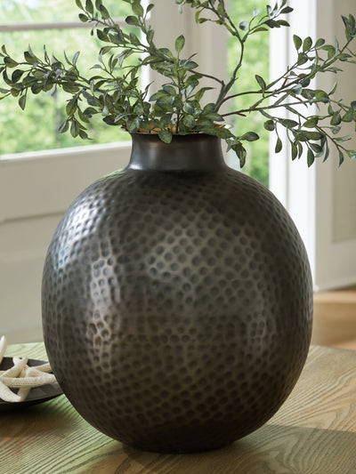 Tampa Furniture Outlet Lutz - Ashley Furniture - Woody Vase - Vase - A2000845