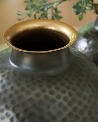Tampa Furniture Outlet Lutz - Ashley Furniture - Woody Vase - Vase - A2000845
