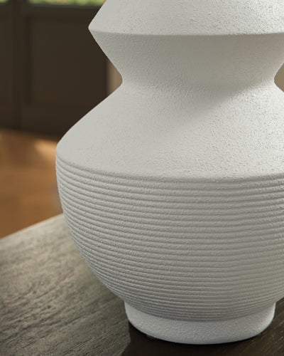 Tampa Furniture Outlet Lutz - Ashley Furniture - Naveen Vase - Vase - A2000870
