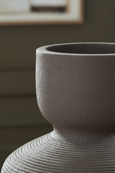 Tampa Furniture Outlet Lutz - Ashley Furniture - Dalsen Vase - Vase - A2000872