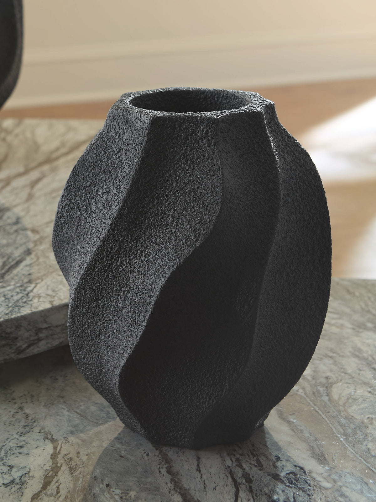 Tampa Furniture Outlet Lutz - Ashley Furniture - Judworth Vase - Vase / Black - A2000875