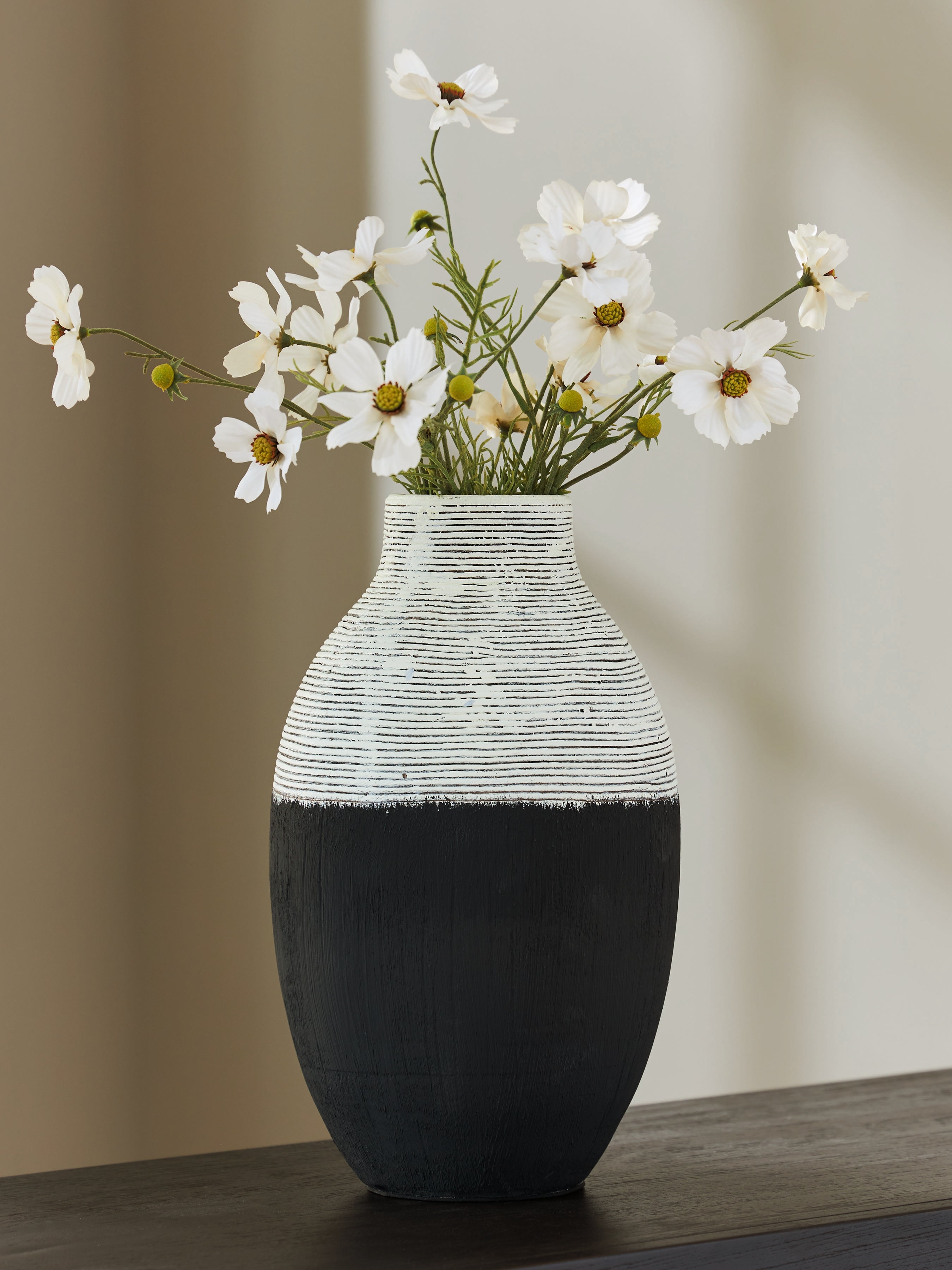 Tampa Furniture Outlet Lutz - Ashley Furniture - Girtha Vase - Vase / Antique White/Black - A2000876