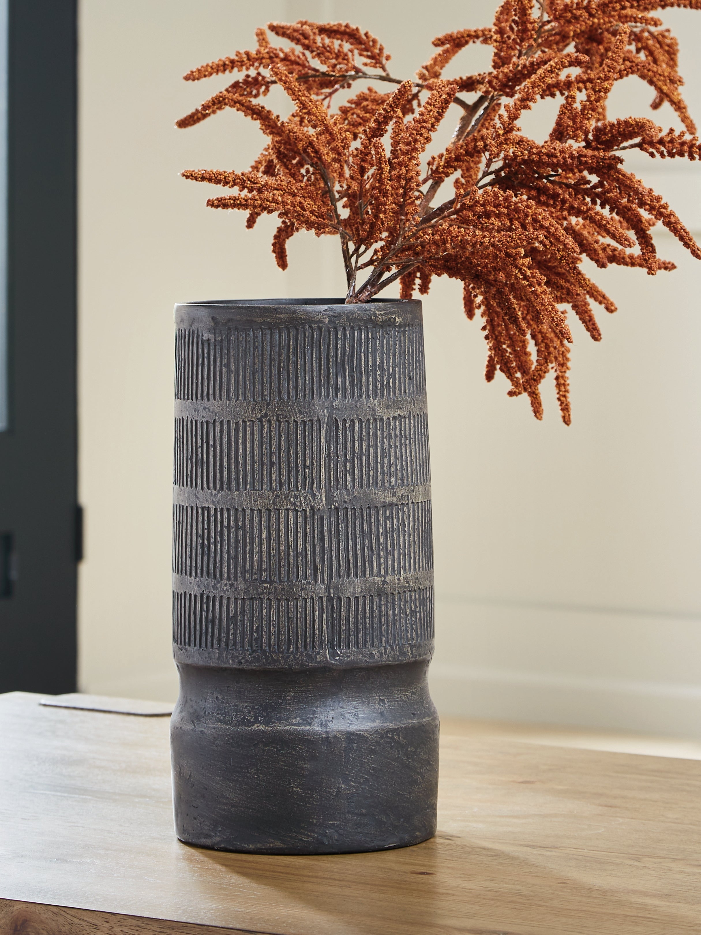 Tampa Furniture Outlet Lutz - Ashley Furniture - Beninworth Vase - Vase - A2000878