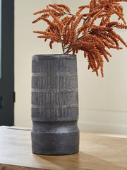 Tampa Furniture Outlet Lutz - Ashley Furniture - Beninworth Vase - Vase - A2000878