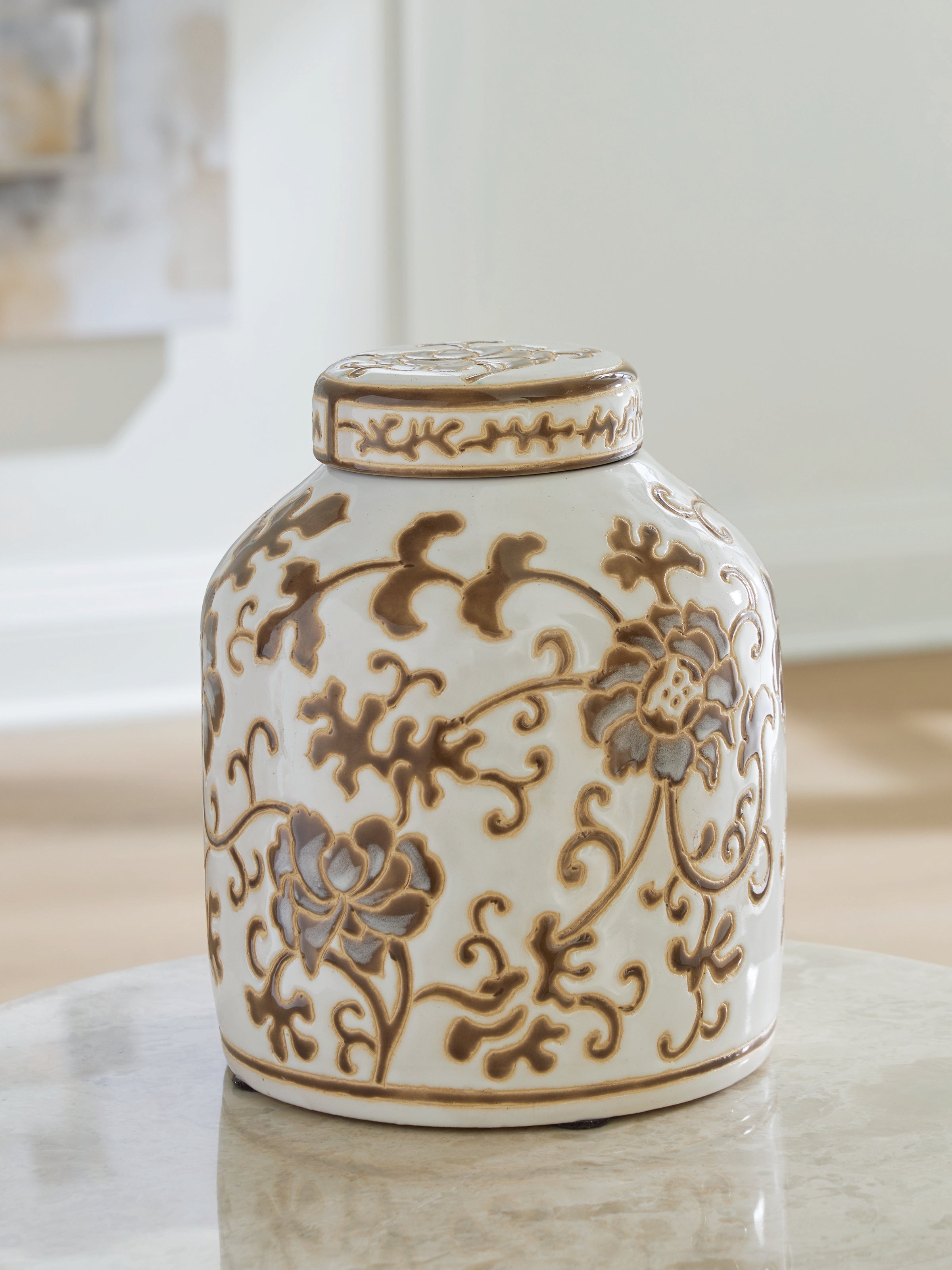 Tampa Furniture Outlet Lutz - Ashley Furniture - Adalham Jar - Jar / Cream/Brown - A2000909