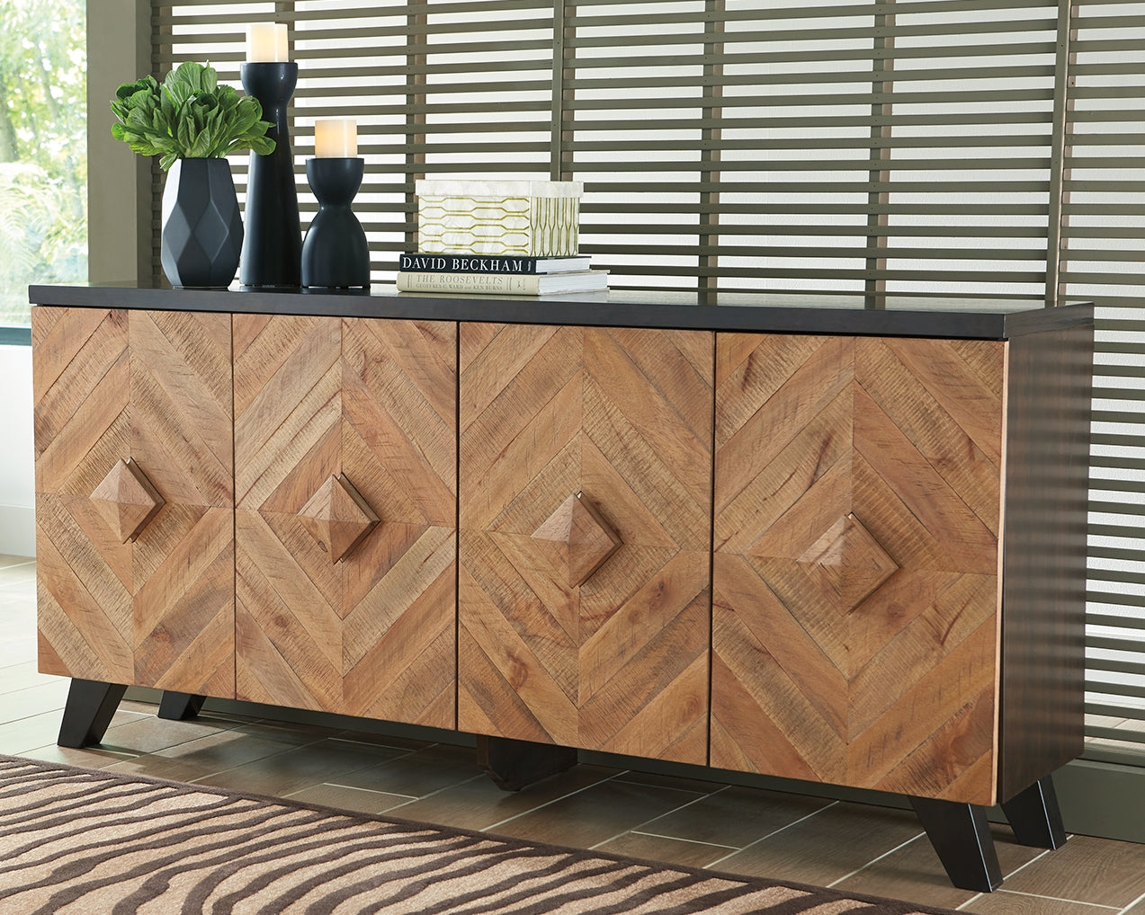 Tampa Furniture Outlet Lutz - Ashley Furniture - Robin Ridge Accent Cabinet - Accent Cabinet / Two-tone Brown - A4000031