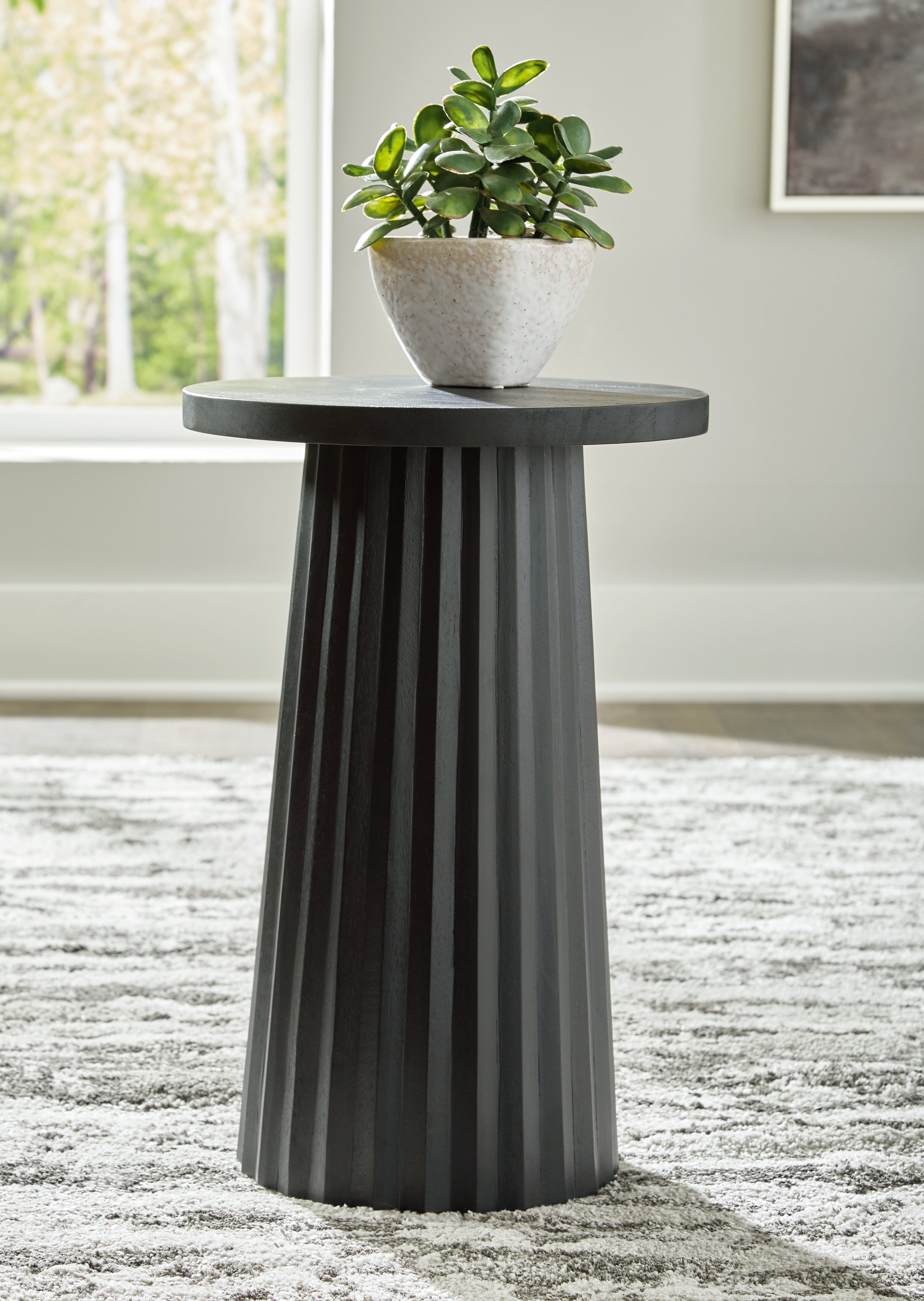 Tampa Furniture Outlet Lutz - Ashley Furniture - Ceilby Accent Table - Accent Table / Black - A4000603