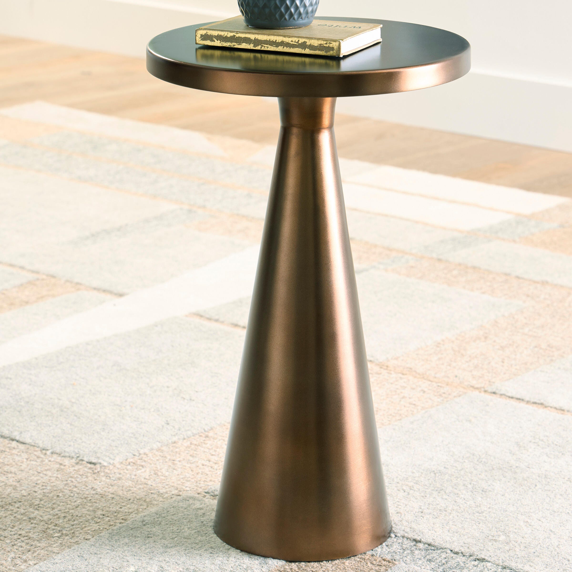 Tampa Furniture Outlet Lutz - Ashley Furniture - Budington Accent Table - Accent Table - A4000751