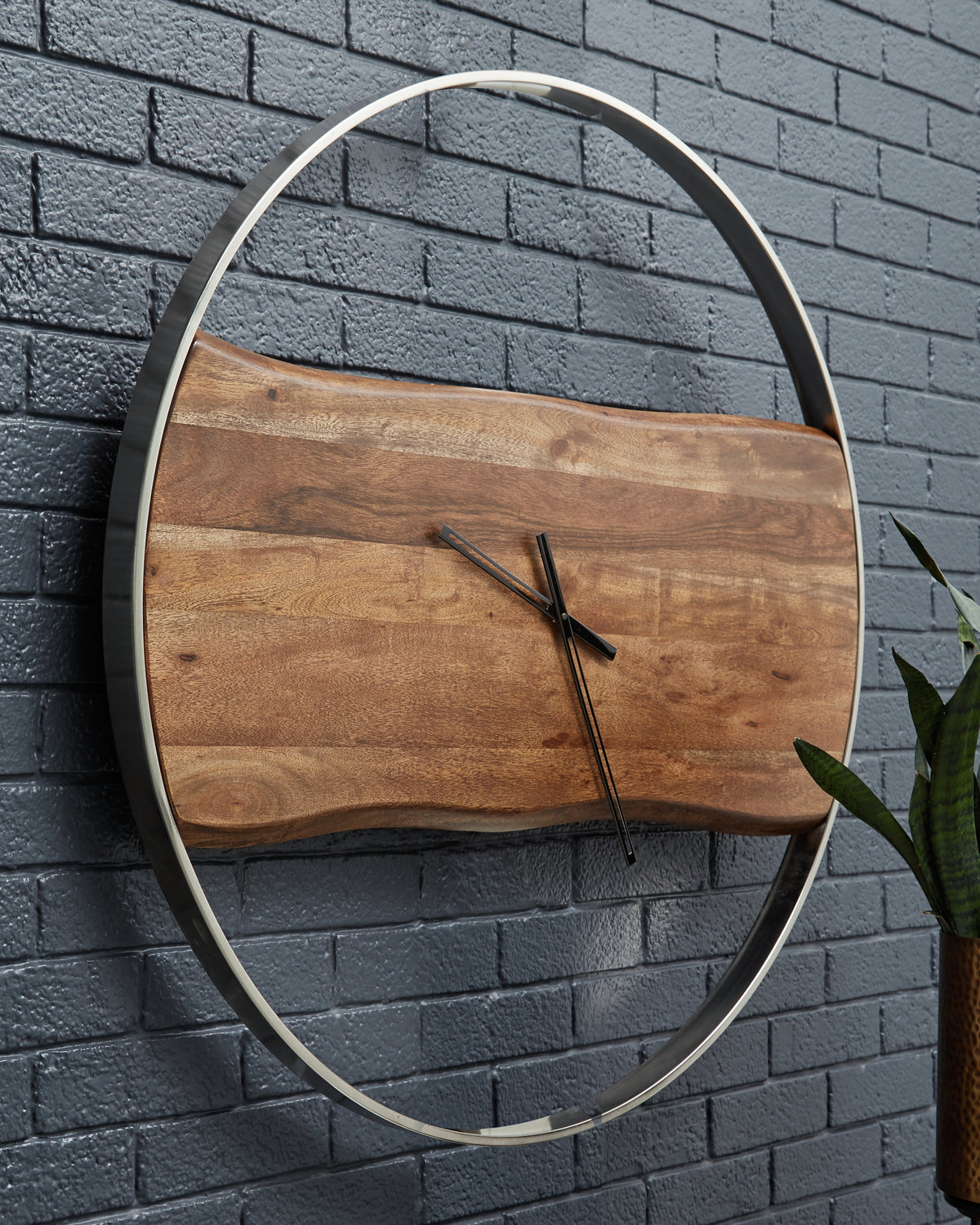 Tampa Furniture Outlet Lutz - Ashley Furniture - Panchali Wall Decor - Wall Clock / Brown/Silver Finish - A8010198