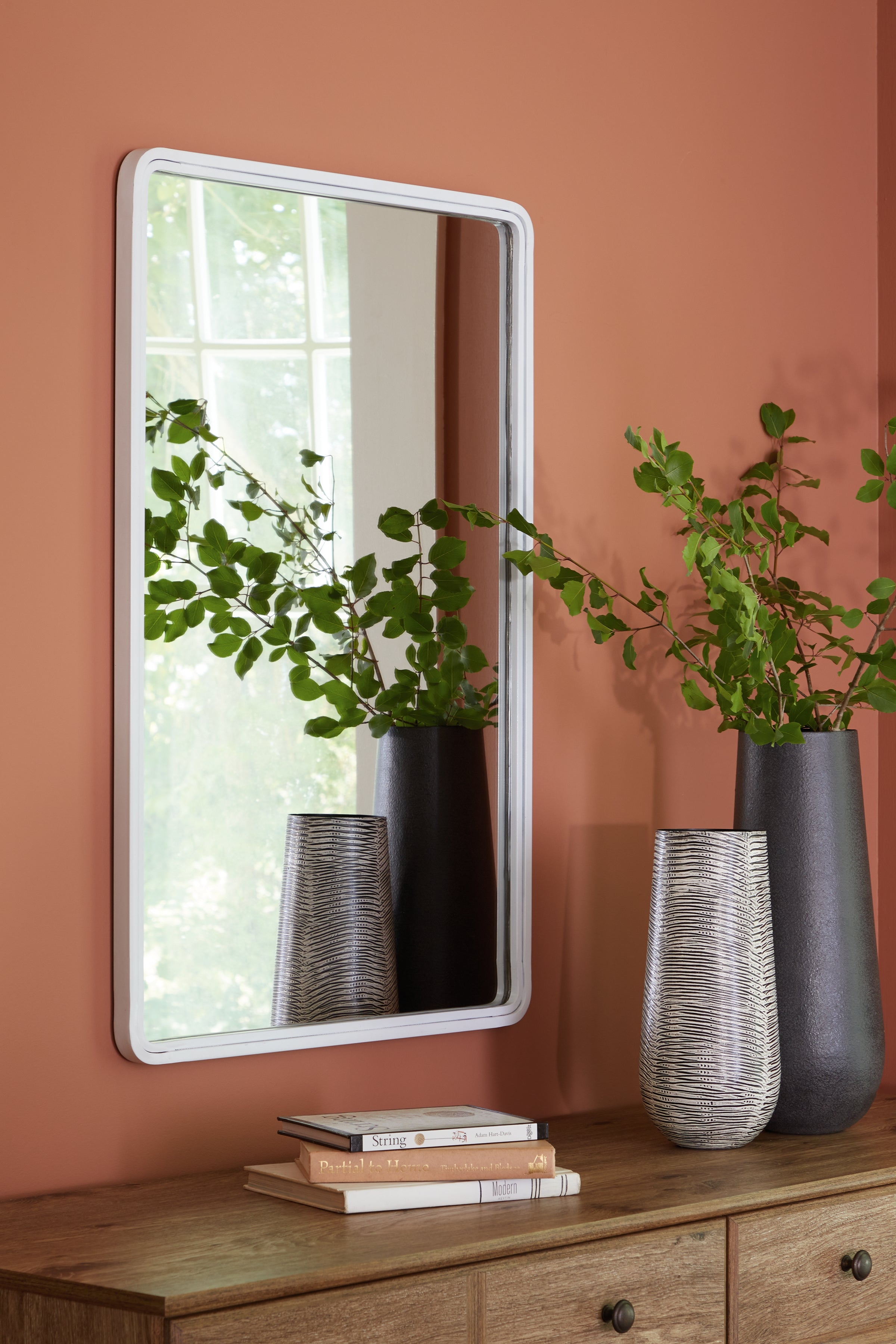 Tampa Furniture Outlet Lutz - Ashley Furniture - Brocky Mirror - Accent Mirror / White - A8010293