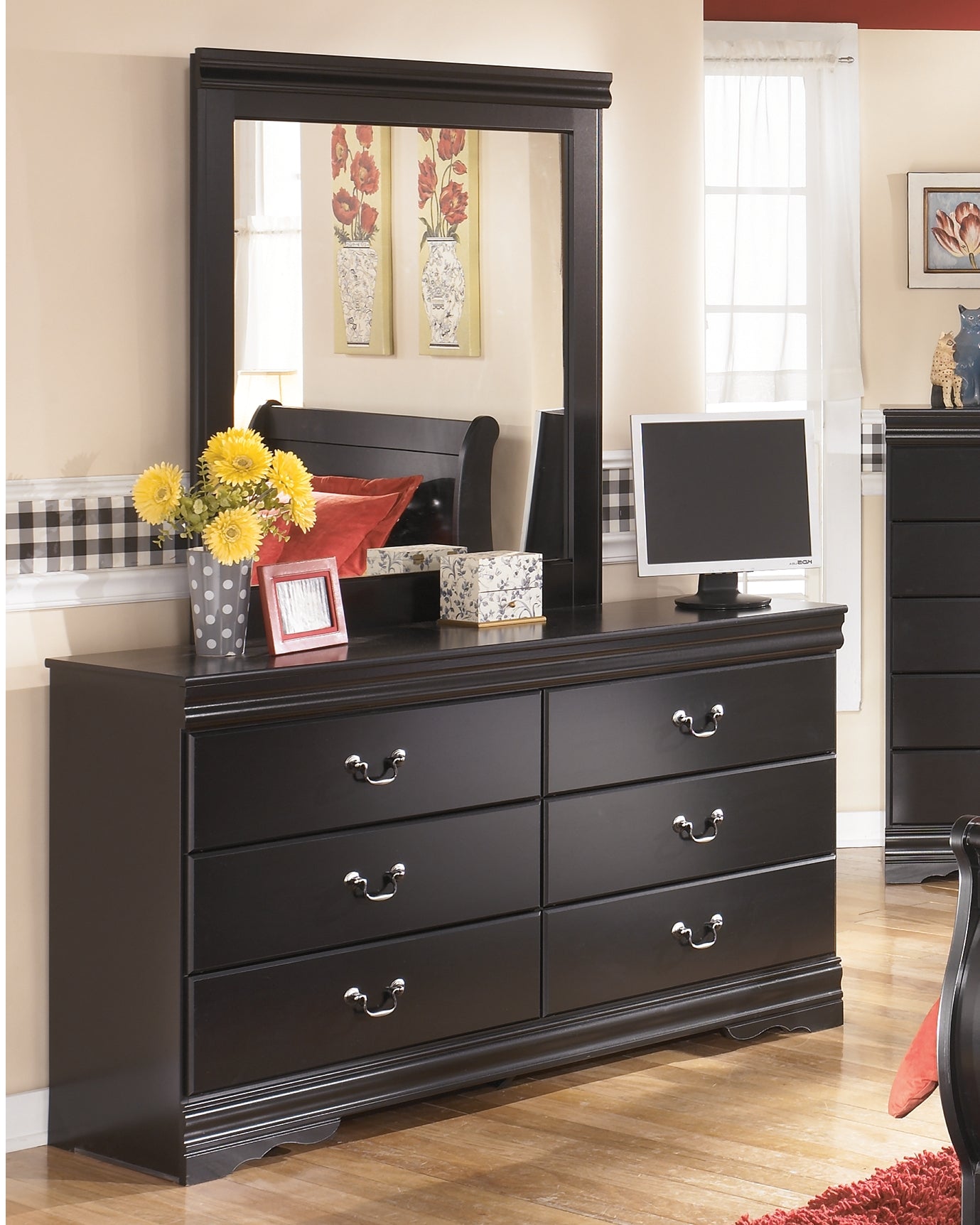 Tampa Furniture Outlet Lutz - Ashley Furniture - Huey Vineyard Bedroom - Dresser and Mirror / Black - B128B1